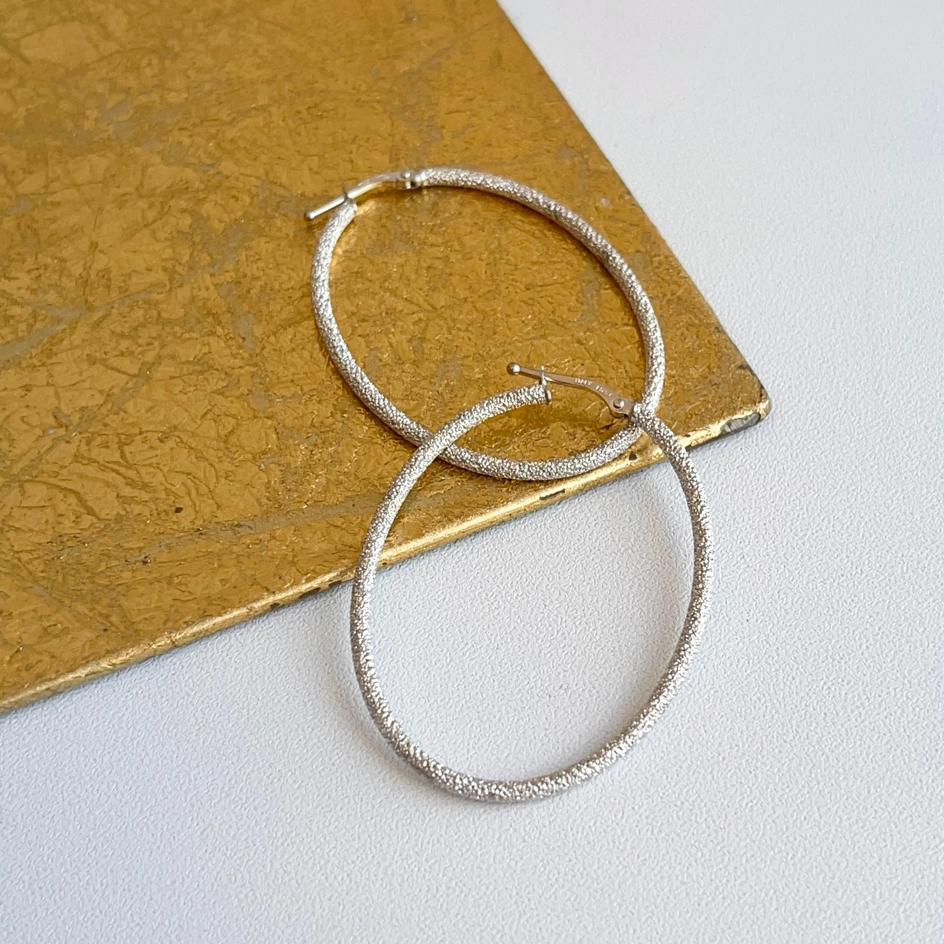 14KT White Gold Textured Tube Oval Hoop Earrings 46mm
