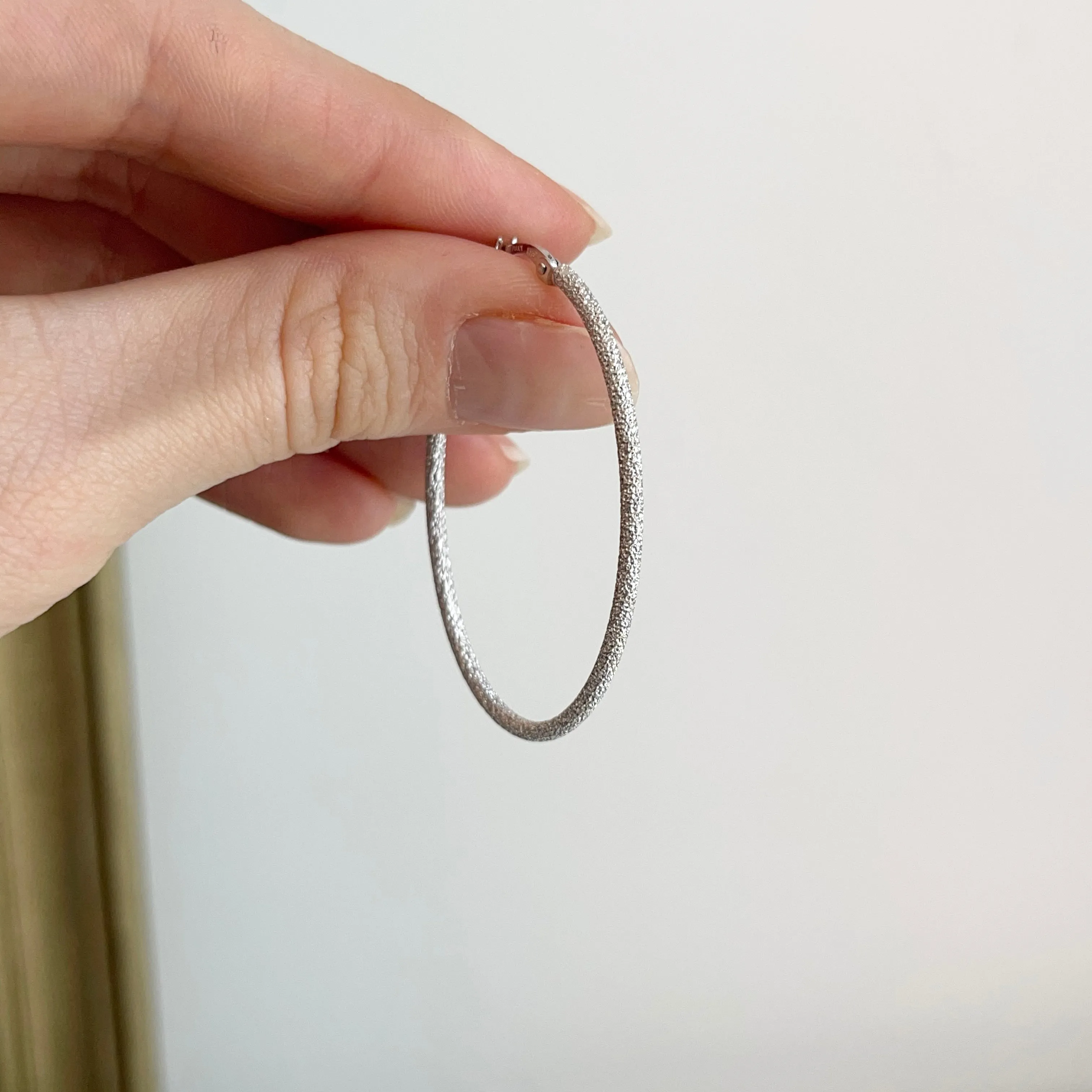 14KT White Gold Textured Tube Oval Hoop Earrings 46mm