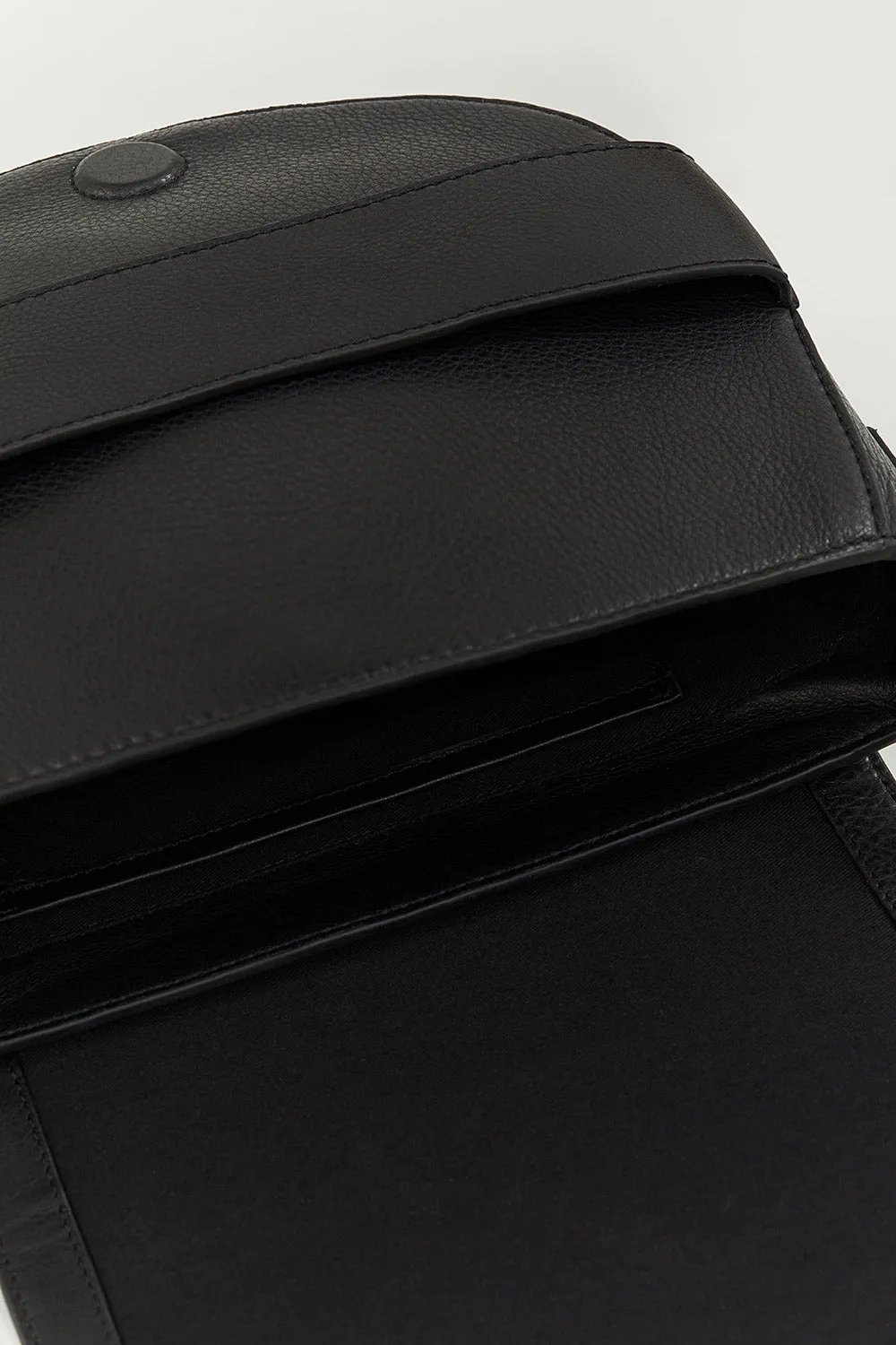 ALIBY - Sac besace noire en cuir lisse - petit modèle