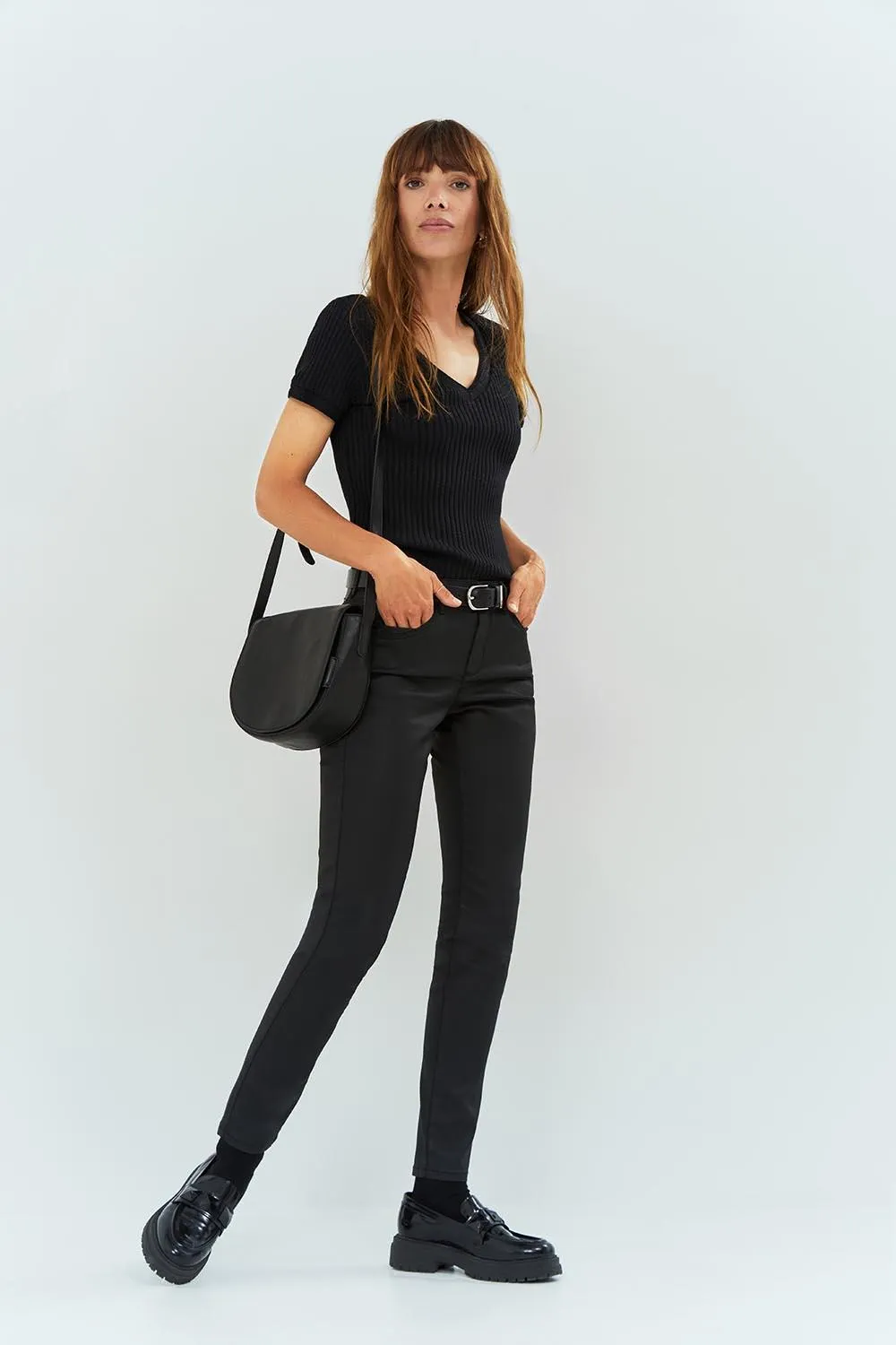 ALIBY - Sac besace noire en cuir lisse - petit modèle