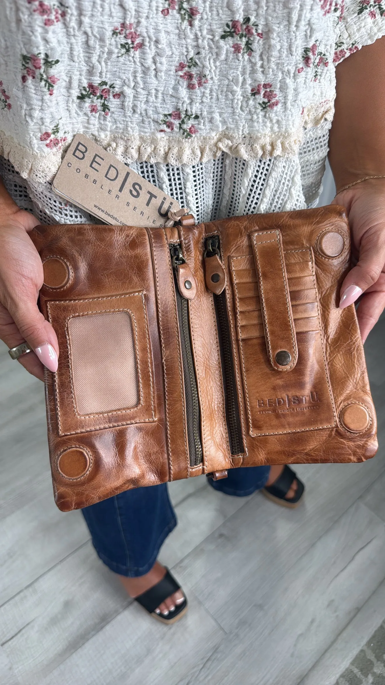 BedStu Cadence Crossbody, Tan Rustic