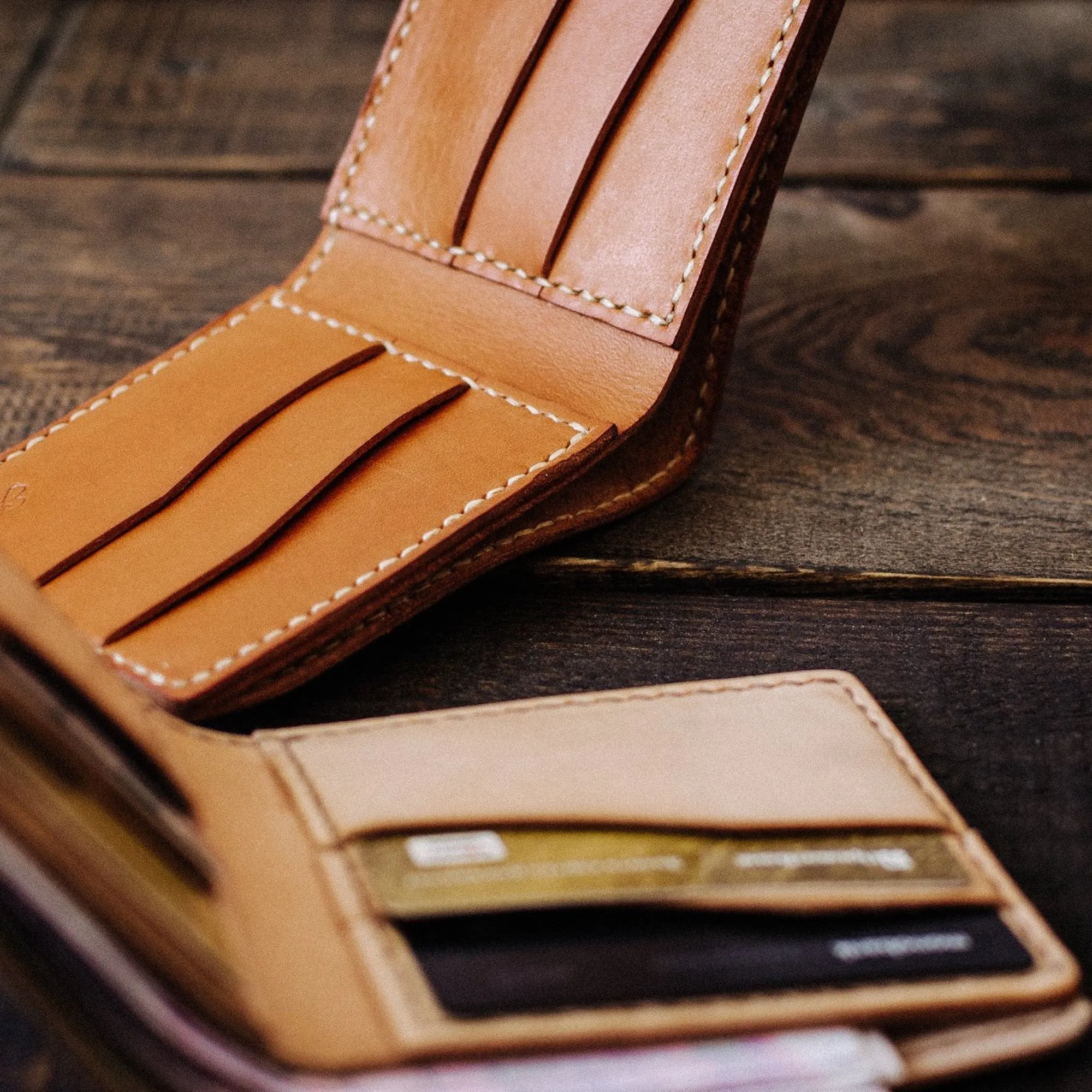 BIFOLD WALLET / TAN