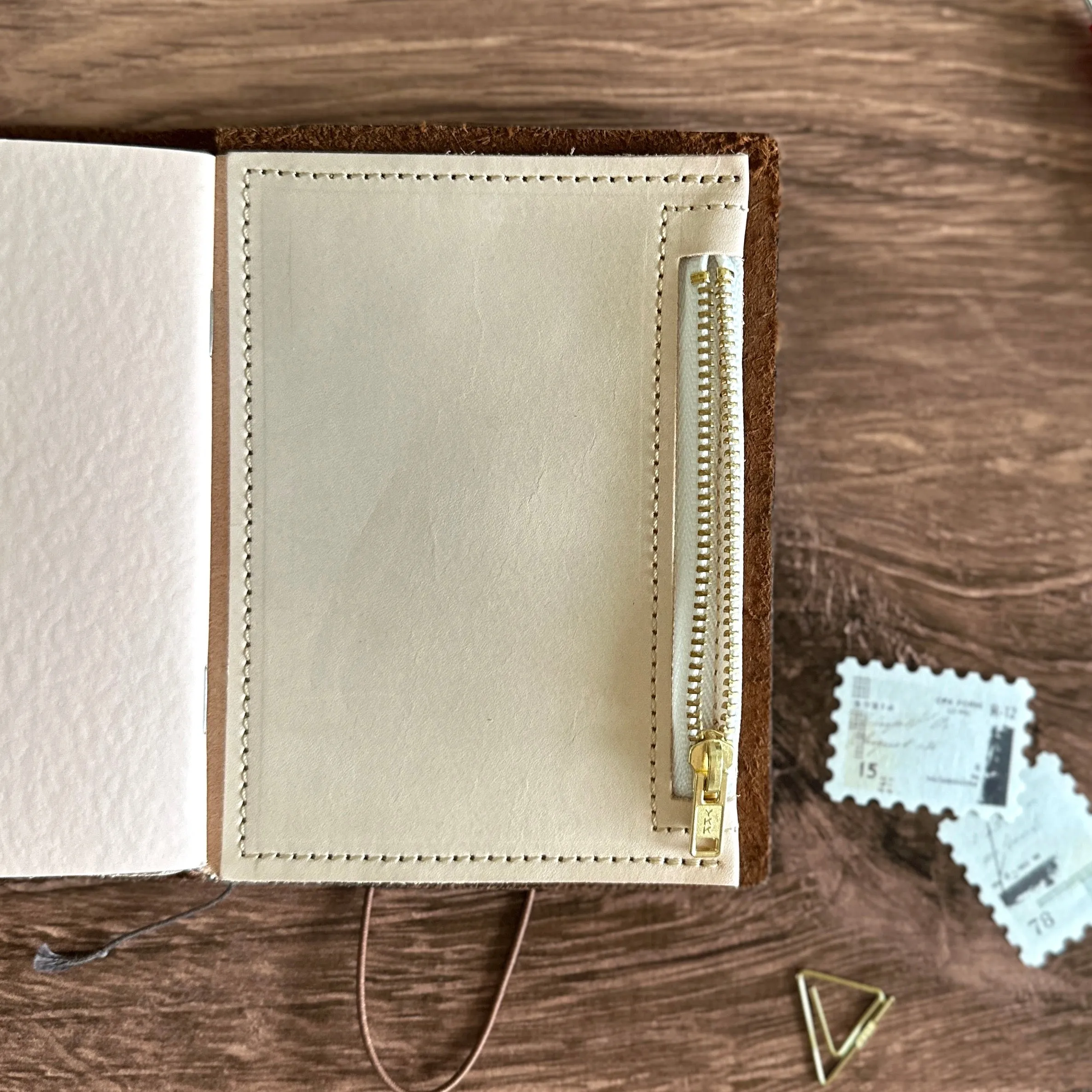 [BKx1.61] Essential Wallet (Passport)