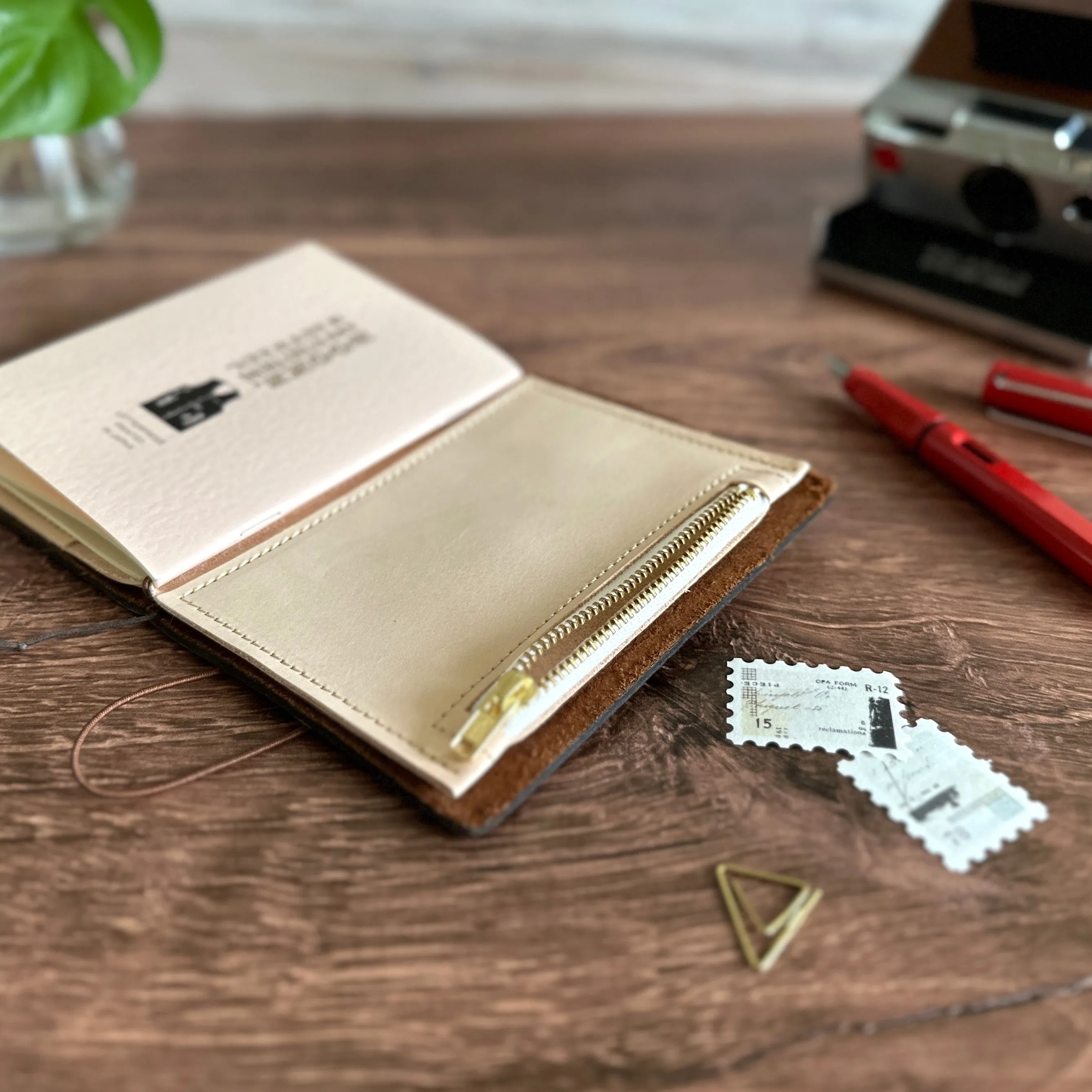 [BKx1.61] Essential Wallet (Passport)