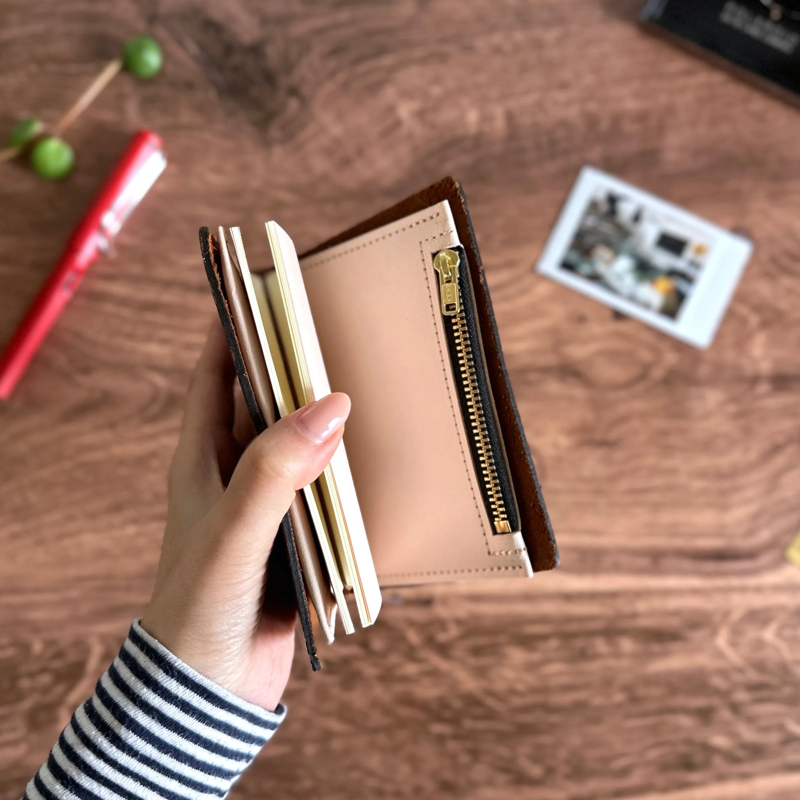 [BKx1.61] Essential Wallet (Passport)