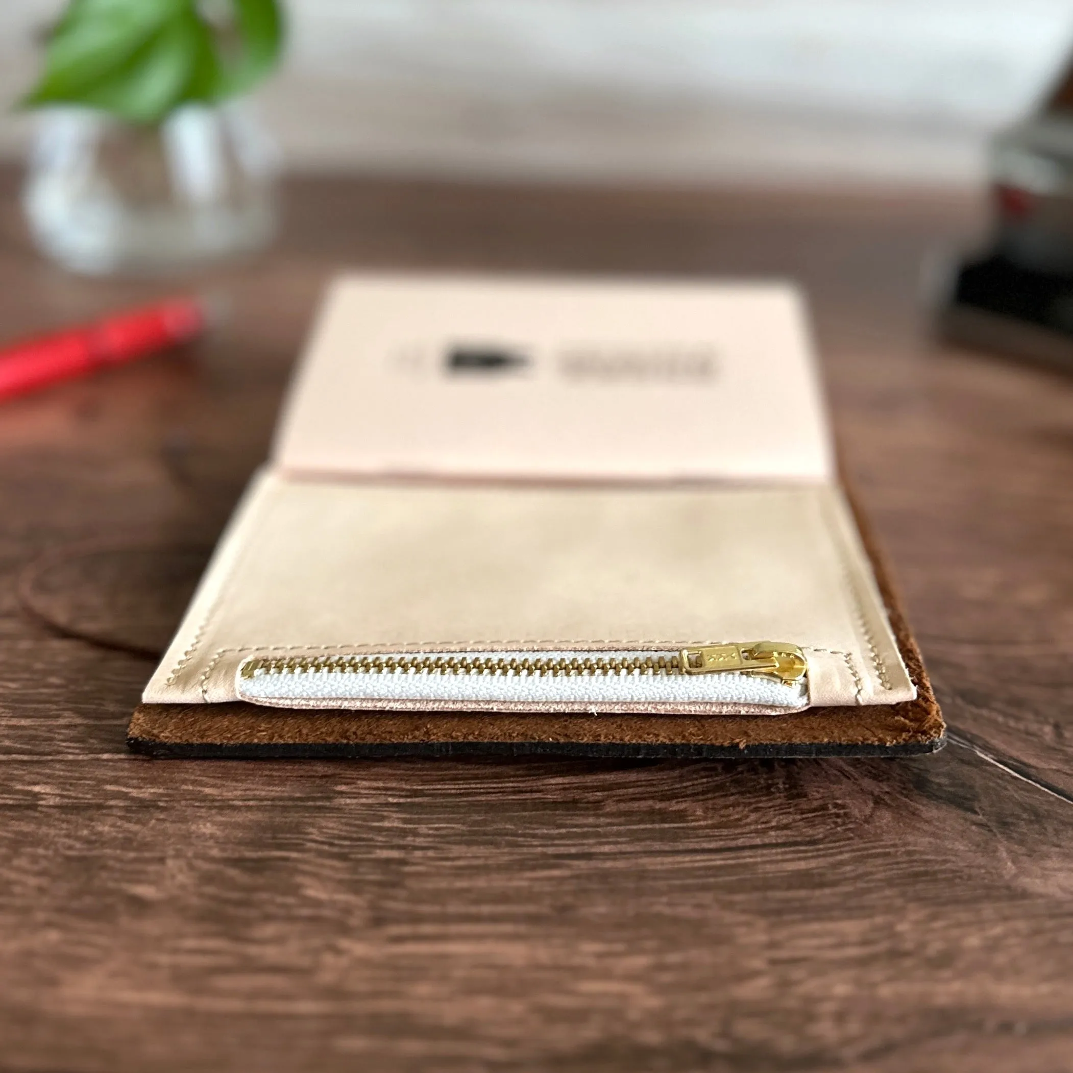 [BKx1.61] Essential Wallet (Passport)