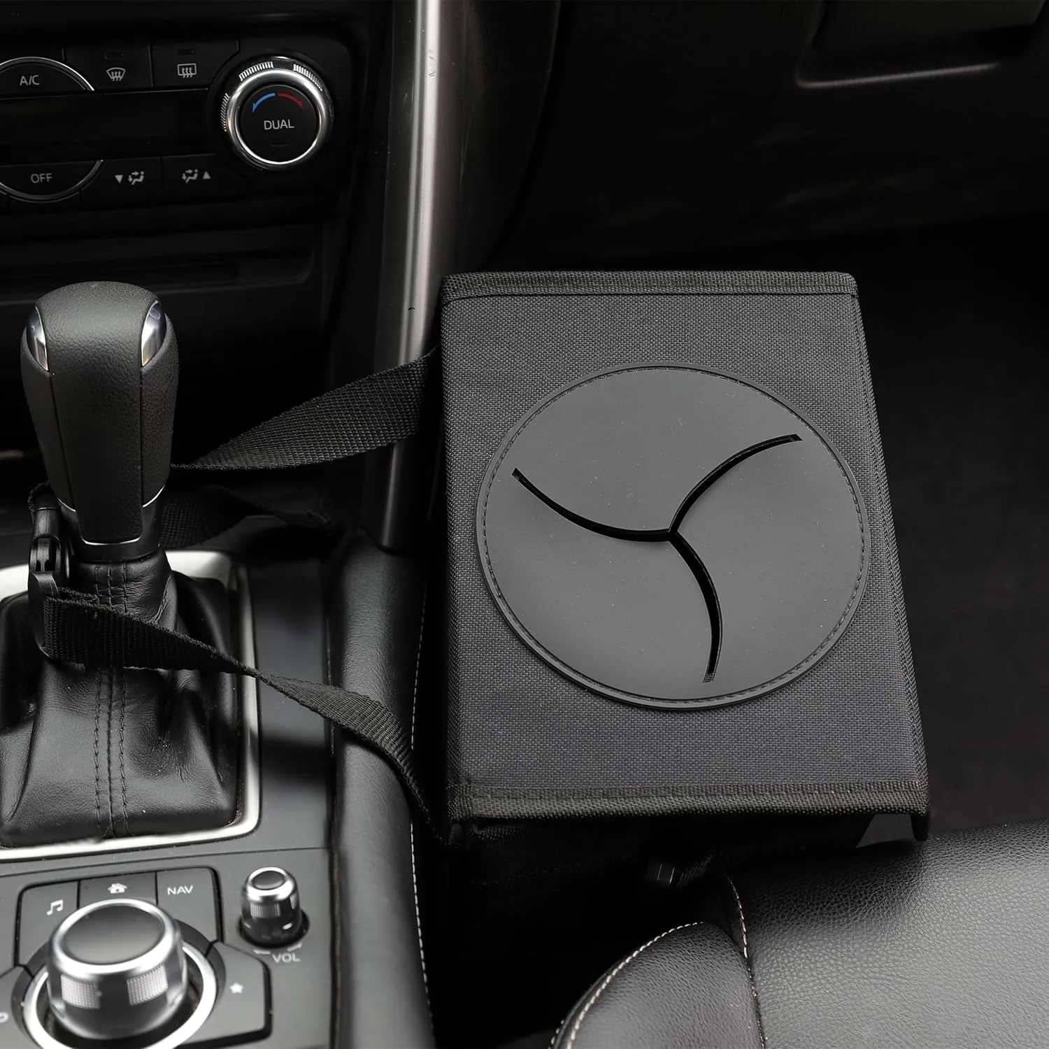 Car Garbage Can with Lid Leak Proof Vehicle Trash Can 3 Storage Pockets Hanging Waterproof Car Trash Bag for SUV Black