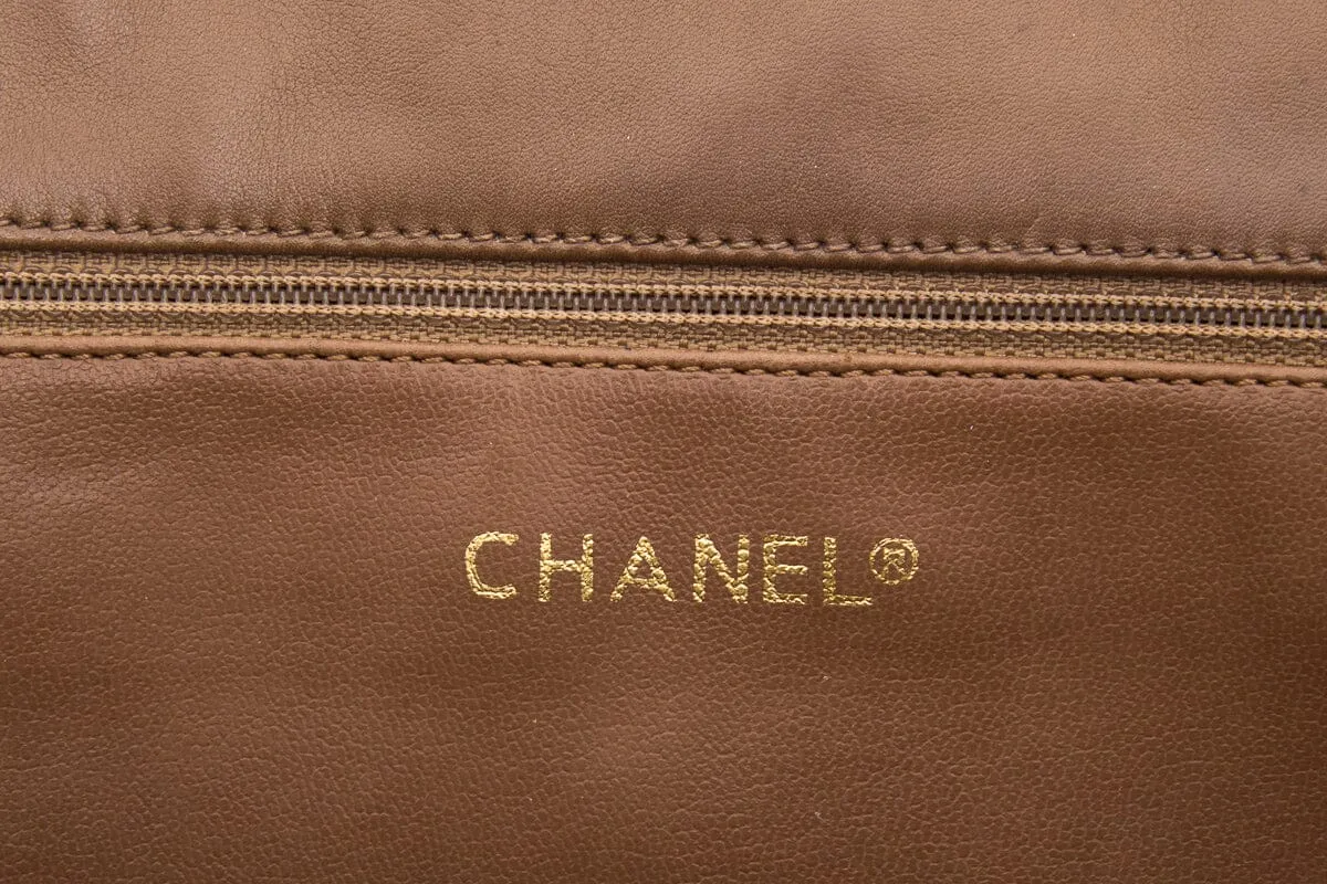 Chanel 1989-1991 Beige Quilted Clutch on Chain With Gold Hardware