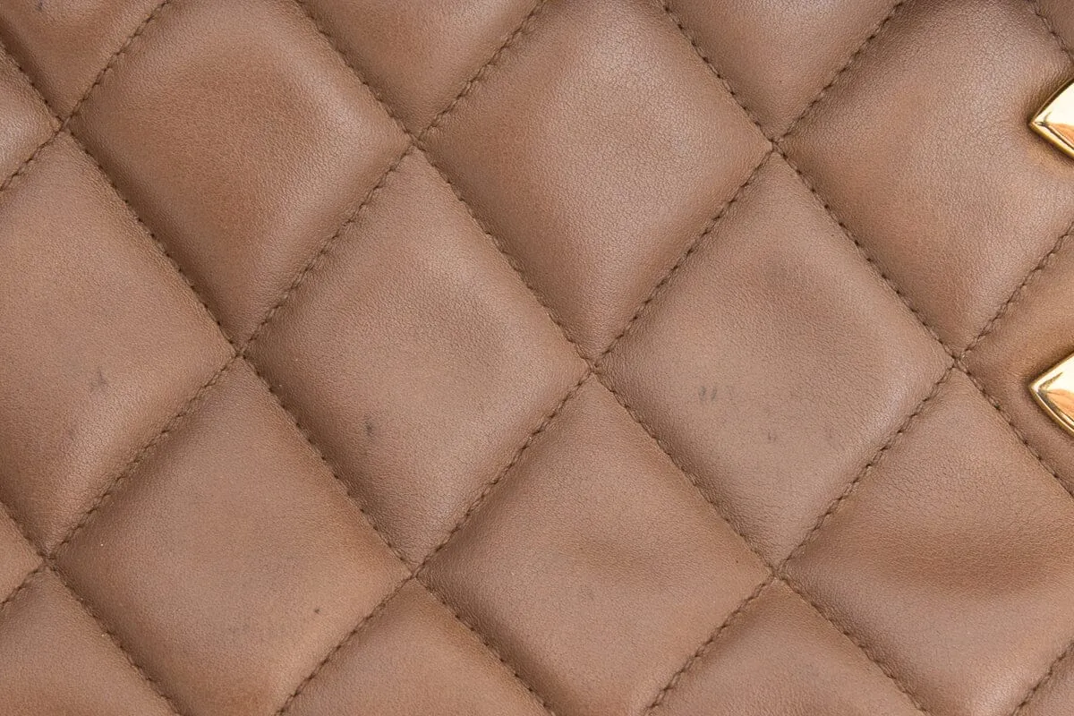Chanel 1989-1991 Beige Quilted Clutch on Chain With Gold Hardware
