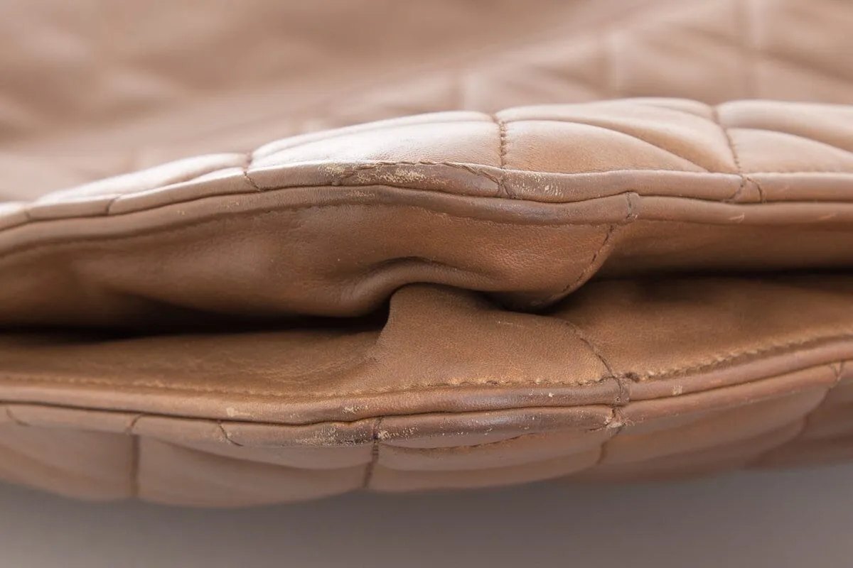 Chanel 1989-1991 Beige Quilted Clutch on Chain With Gold Hardware