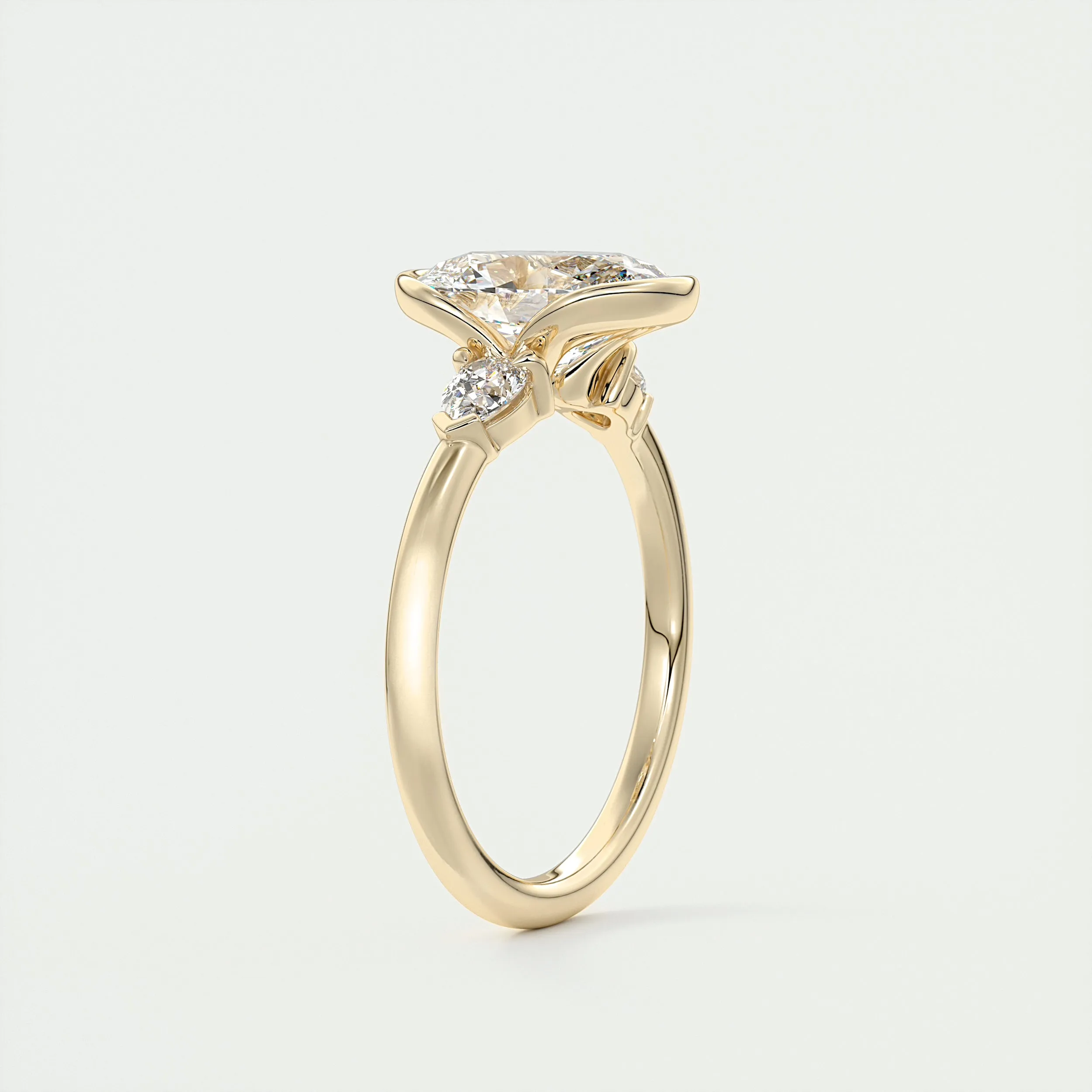 Clutch Three Stone | Oval & Pears