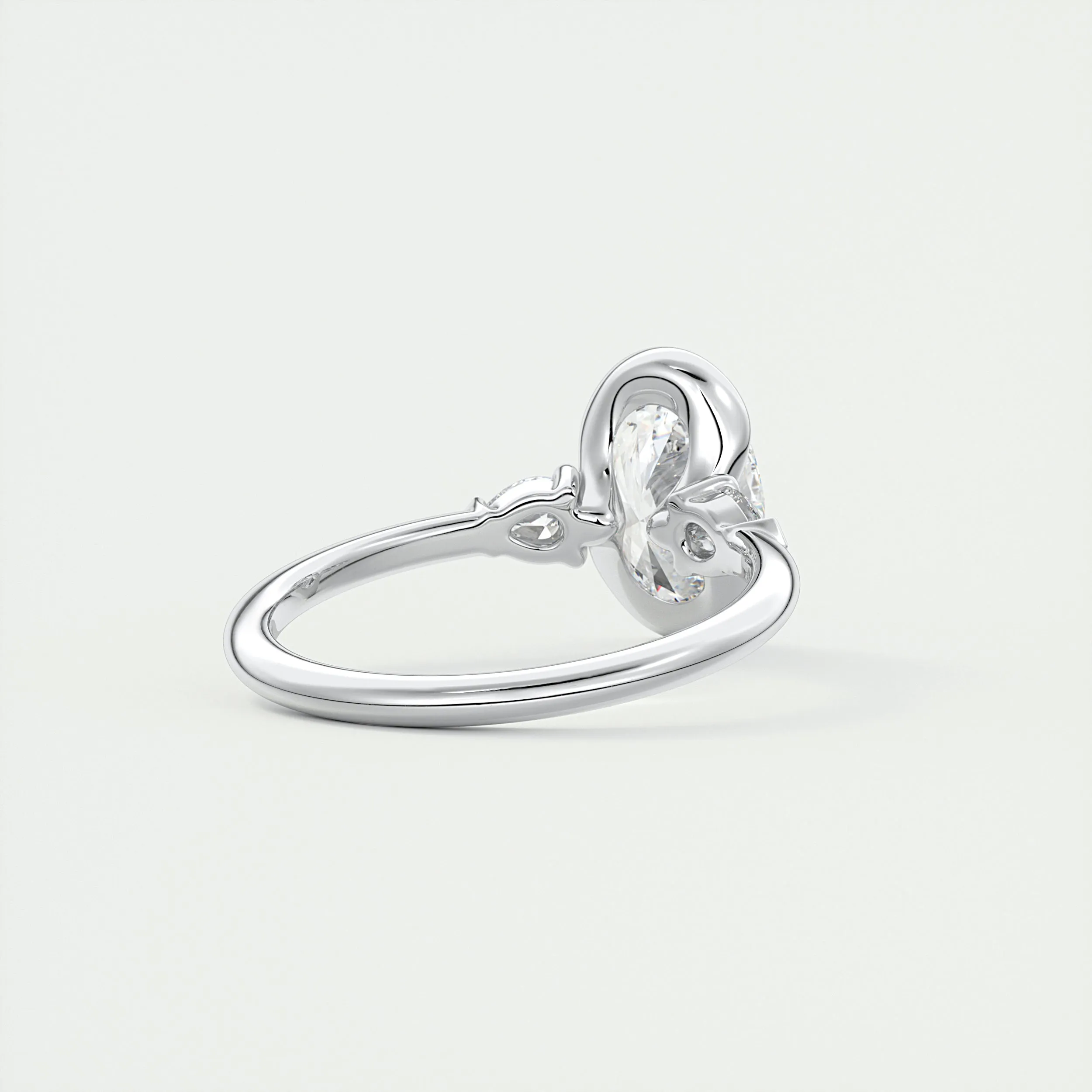 Clutch Three Stone | Oval & Pears
