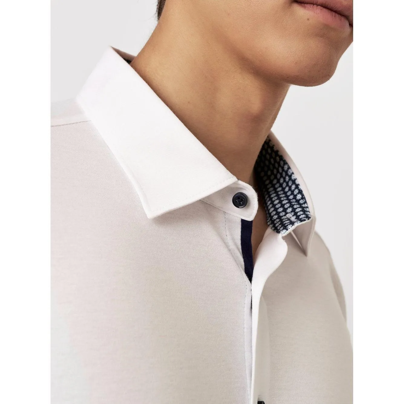 CONTRAST CUFF & COLLAR NAVY BUTTON