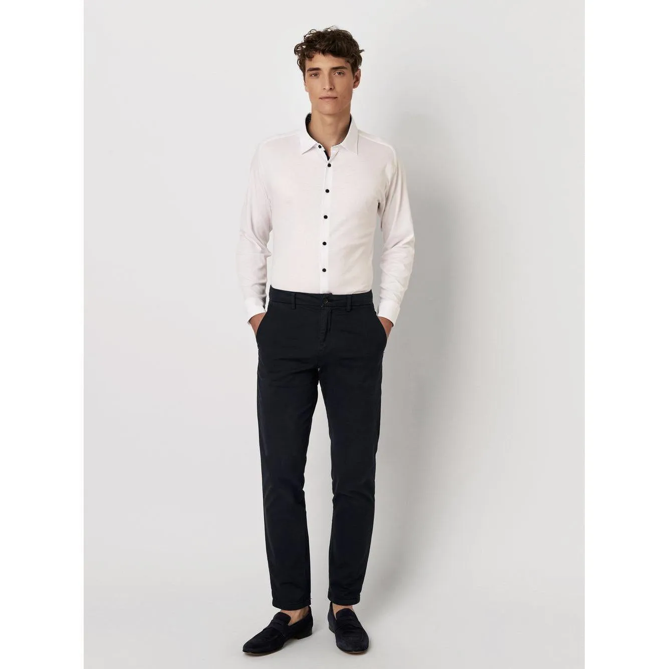 CONTRAST CUFF & COLLAR NAVY BUTTON