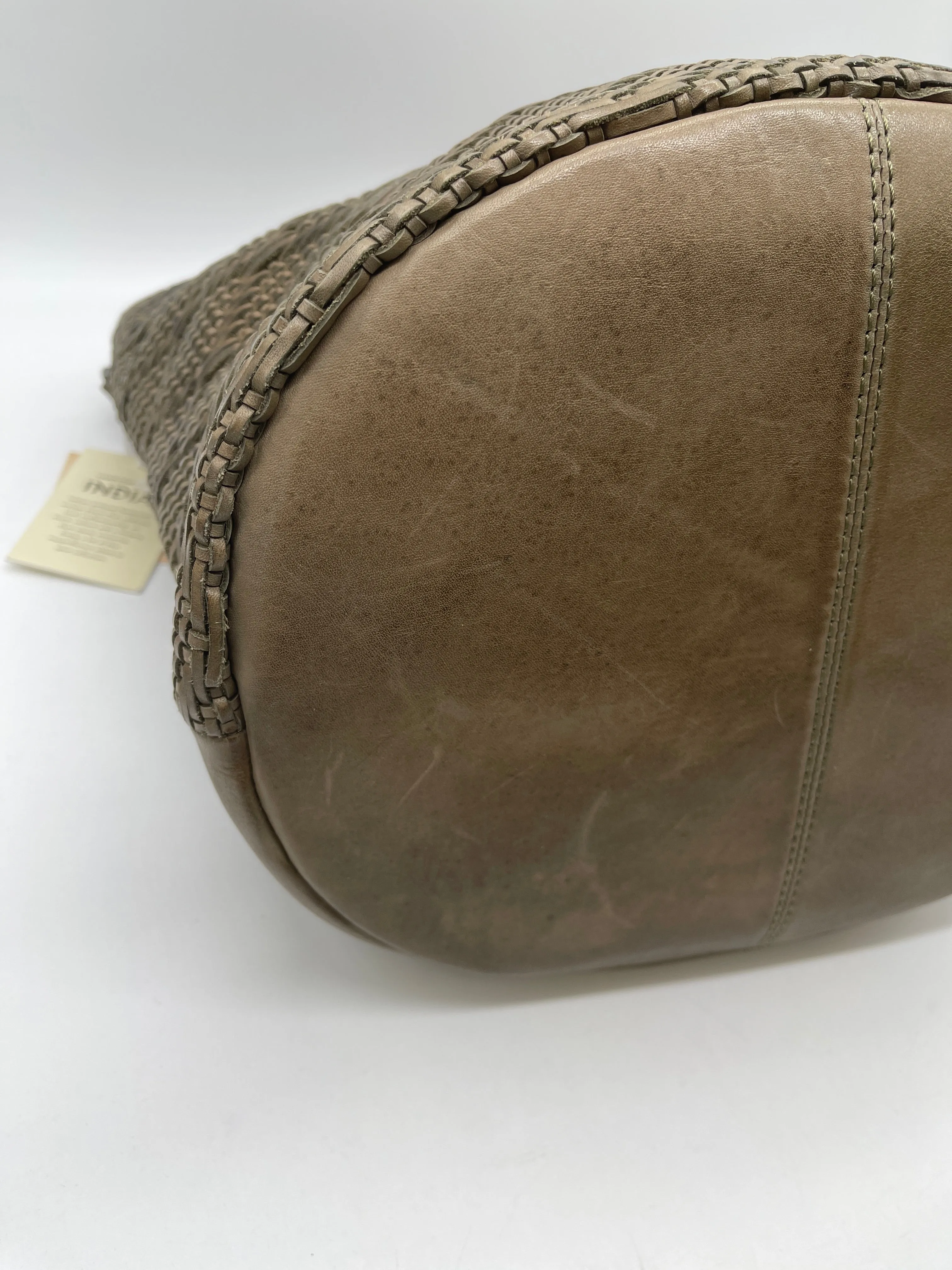 Crossbody Leather By Clothes Mentor, Size: Medium