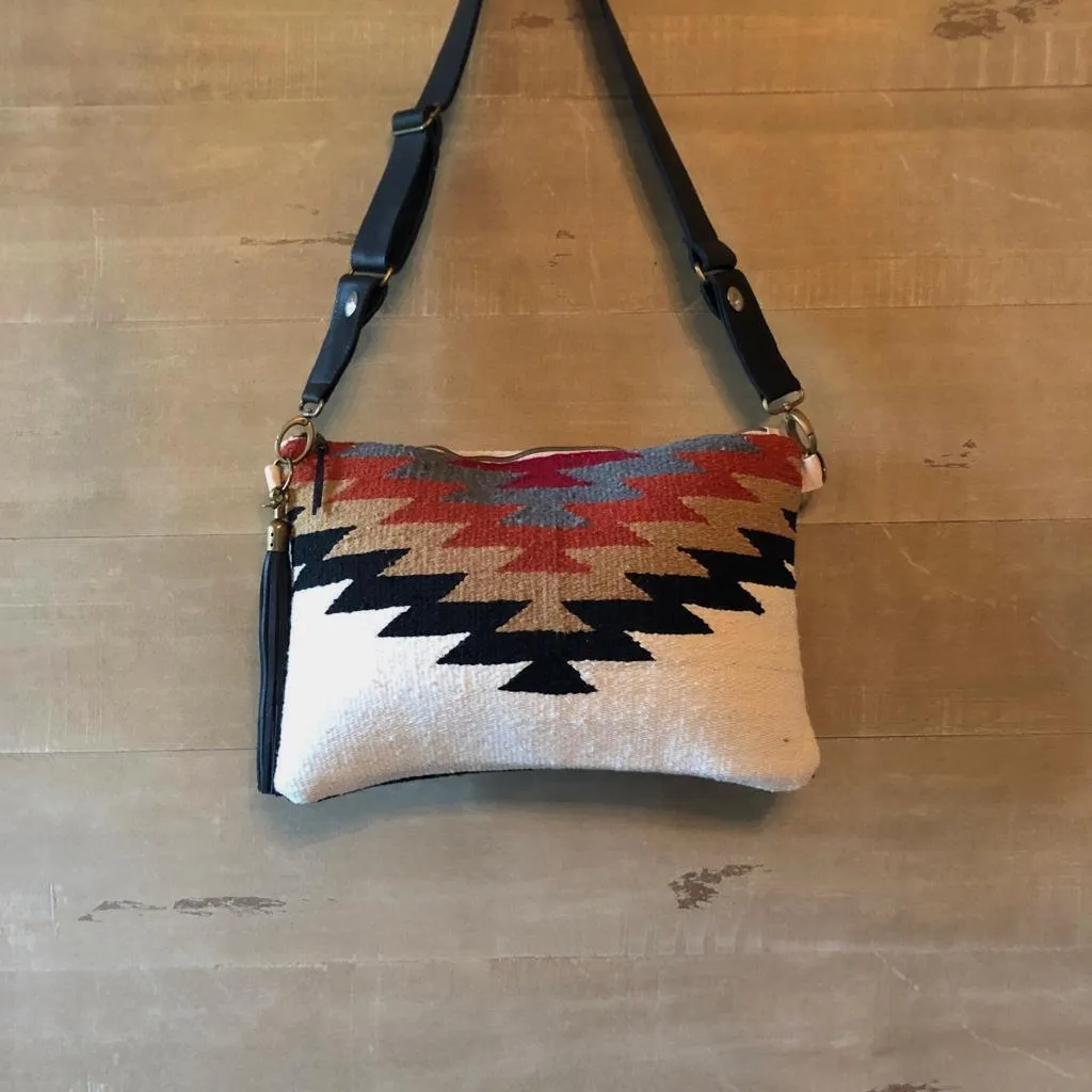 Estepona Clutch Desert Black