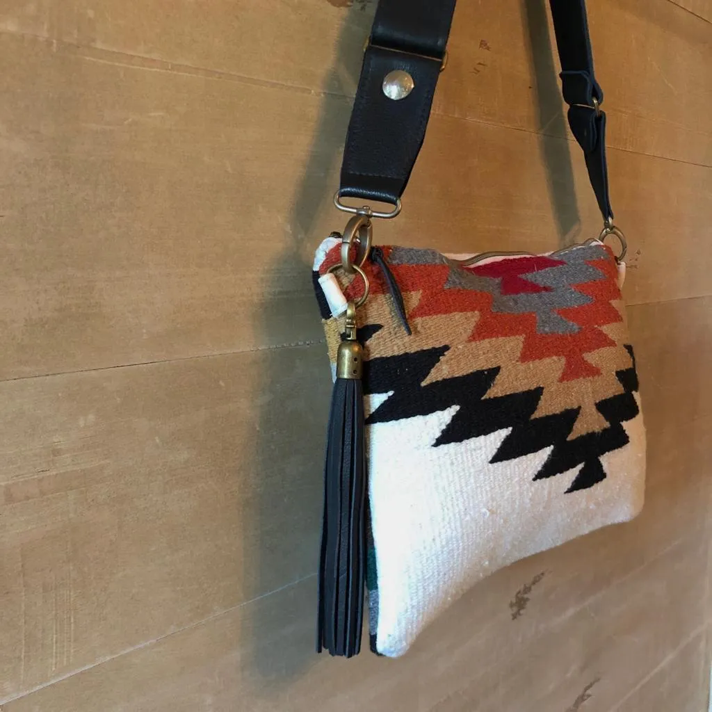 Estepona Clutch Desert Black