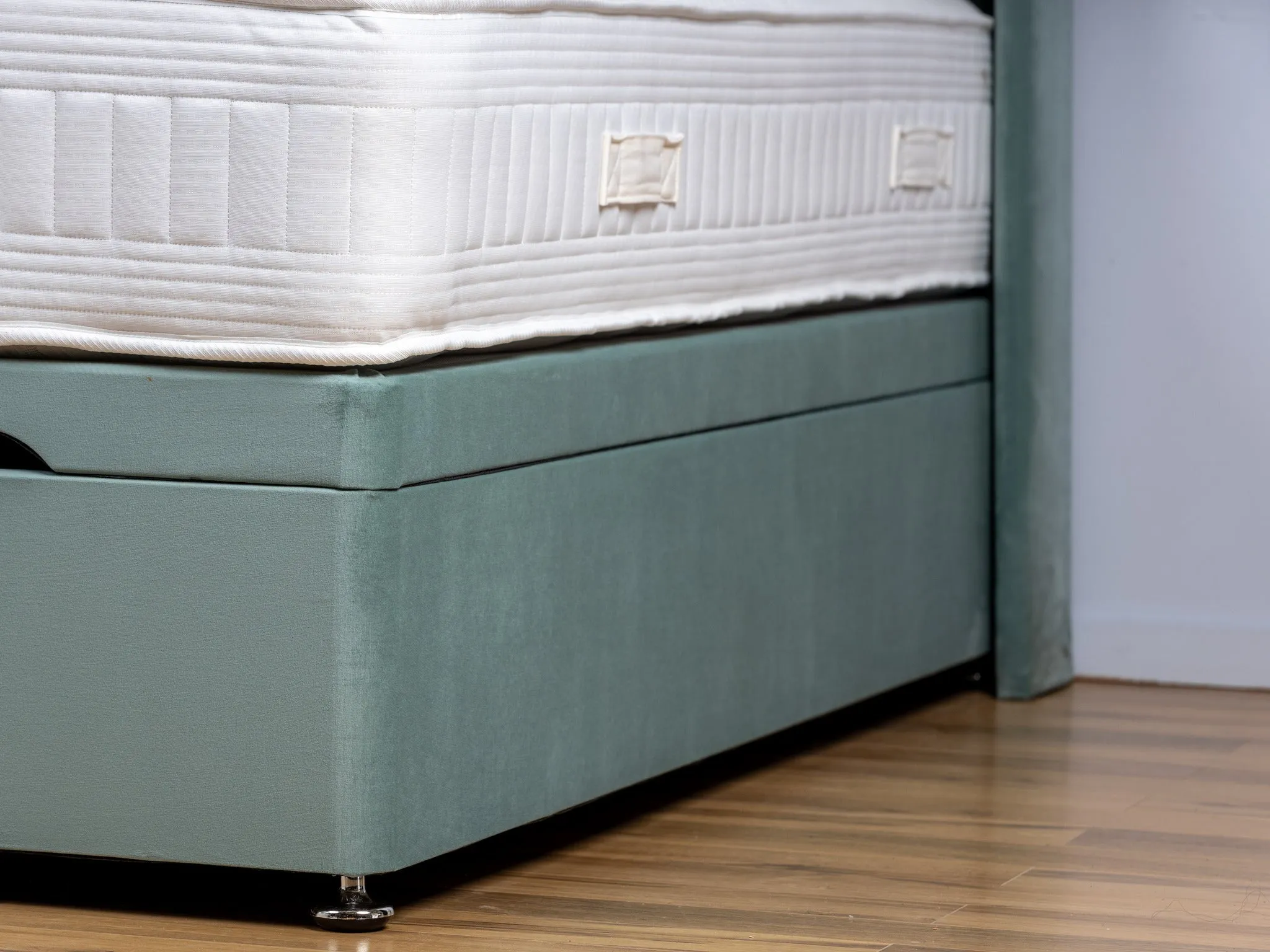 Florence Wing Ottoman Divan Bed With 54'' Winged Floorstanding Headboard