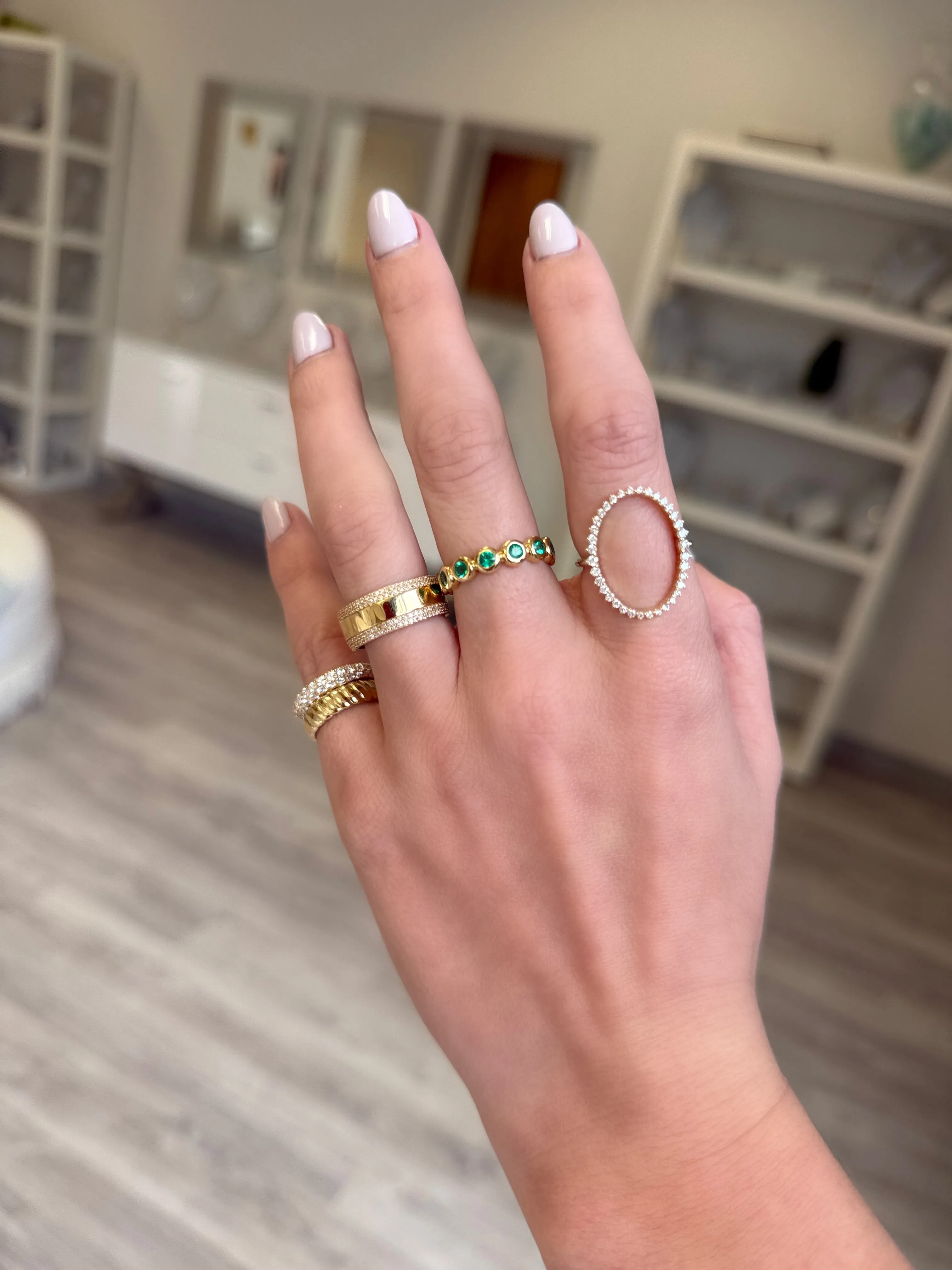 Graduated Diamond Oval Ring