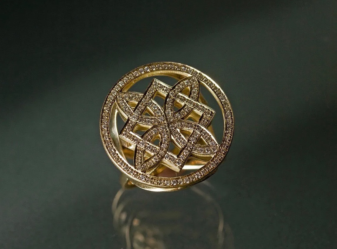 Iris statement ring with diamonds