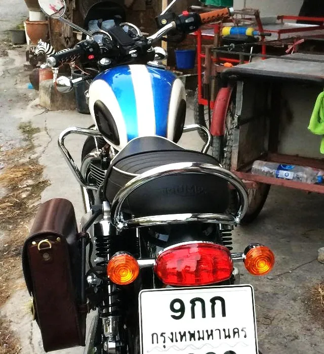 KB-TSADB - Triumph Bonneville Strapped Saddle Bag w/ Union Jack Pin