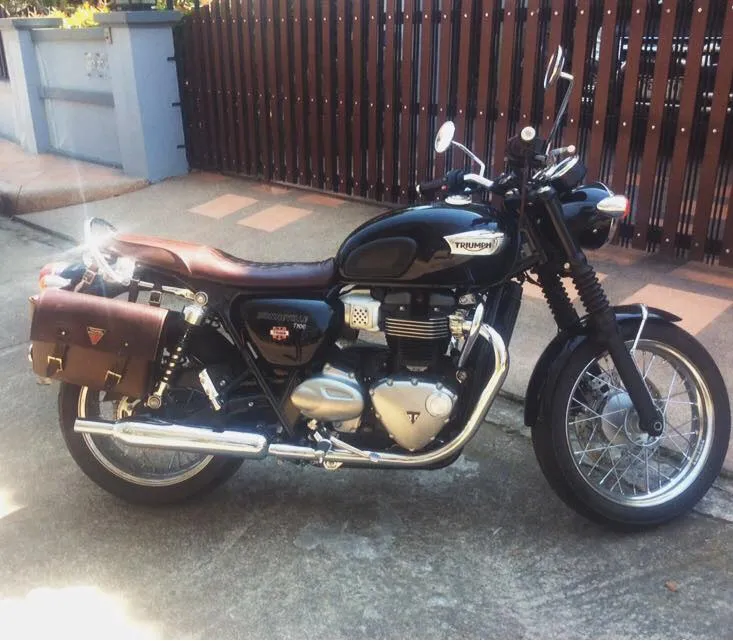 KB-TSADB - Triumph Bonneville Strapped Saddle Bag w/ Union Jack Pin