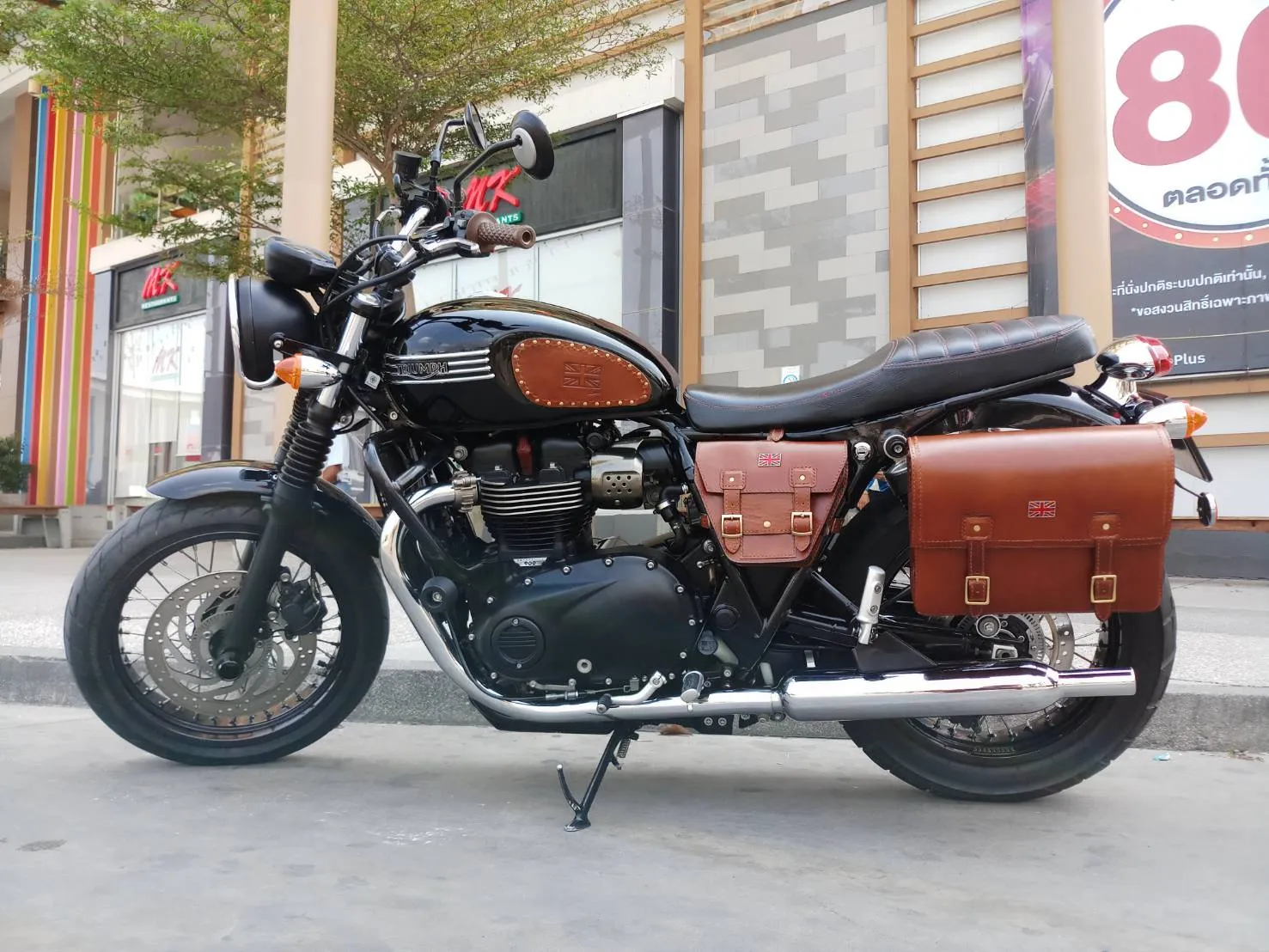 KB-TSADB - Triumph Bonneville Strapped Saddle Bag w/ Union Jack Pin