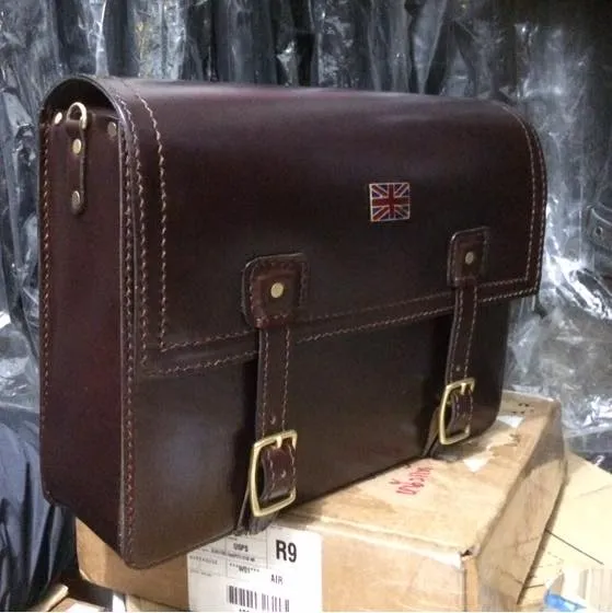 KB-TSADB - Triumph Bonneville Strapped Saddle Bag w/ Union Jack Pin
