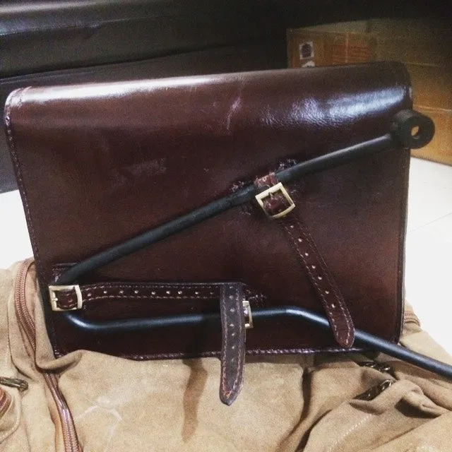 KB-TSADB - Triumph Bonneville Strapped Saddle Bag w/ Union Jack Pin