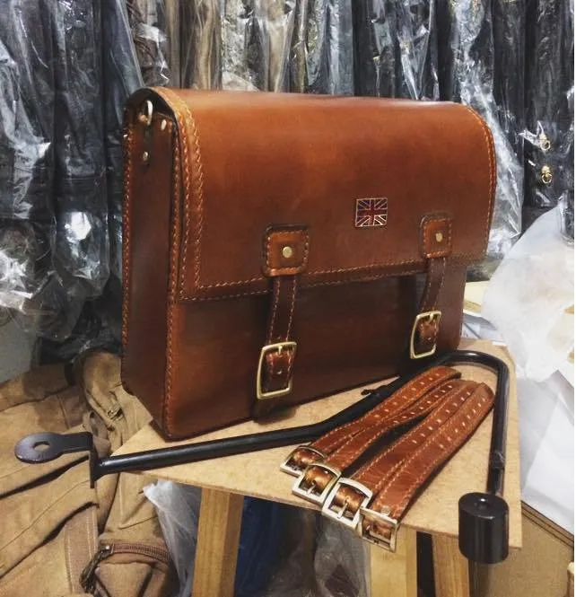 KB-TSADB - Triumph Bonneville Strapped Saddle Bag w/ Union Jack Pin