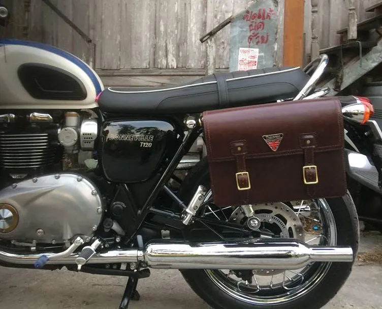 KB-TSADB - Triumph Bonneville Strapped Saddle Bag w/ Union Jack Pin