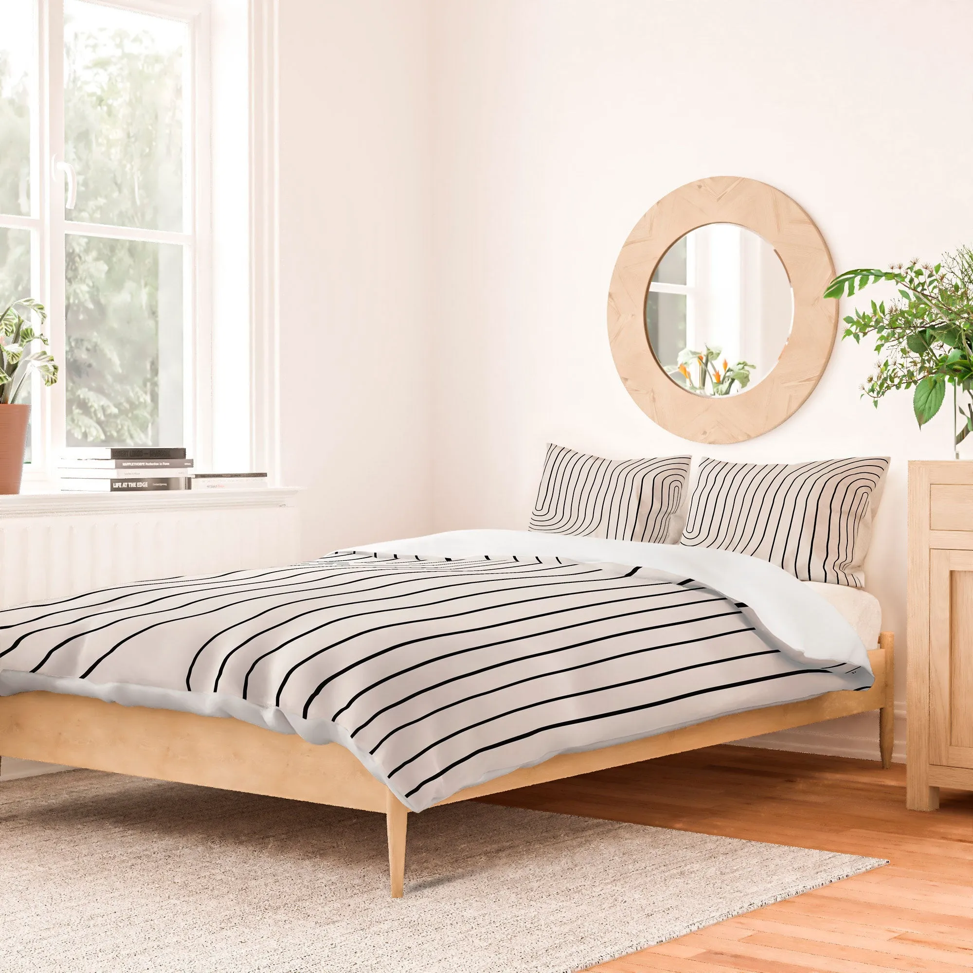MINIMAL LINE CURVATURE BLACK AND WHITE DUVET / COMFORTER
