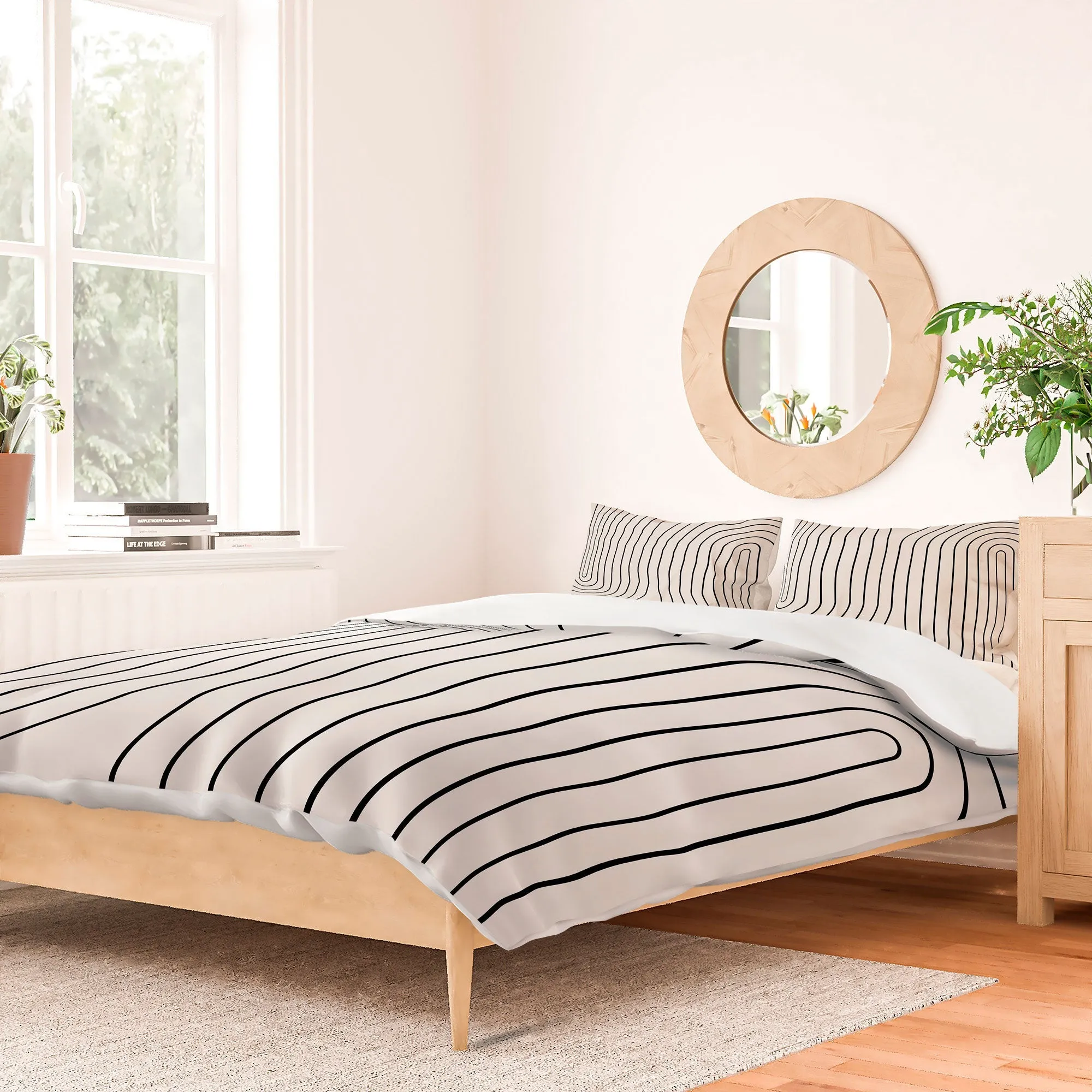 MINIMAL LINE CURVATURE BLACK AND WHITE DUVET / COMFORTER
