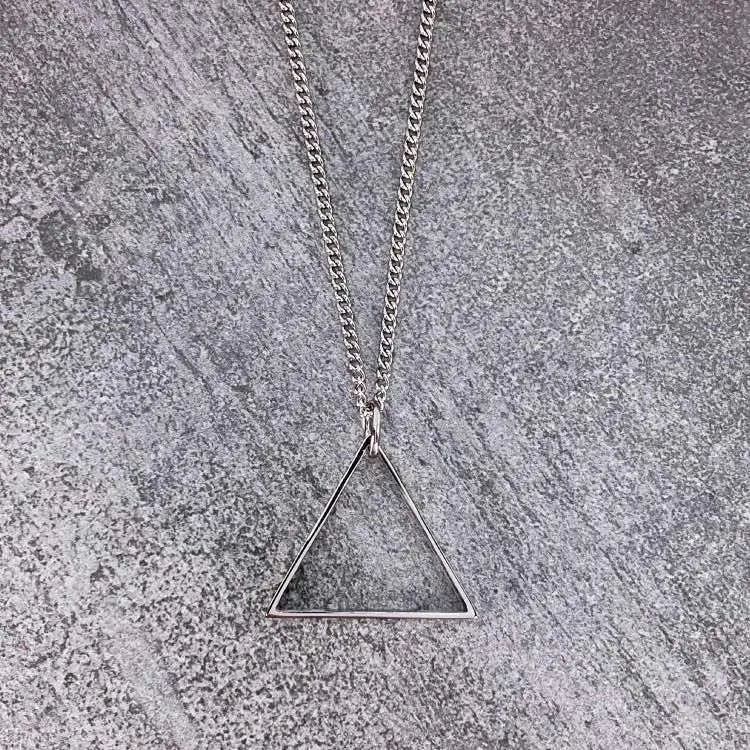 Minimal Triangle Necklace