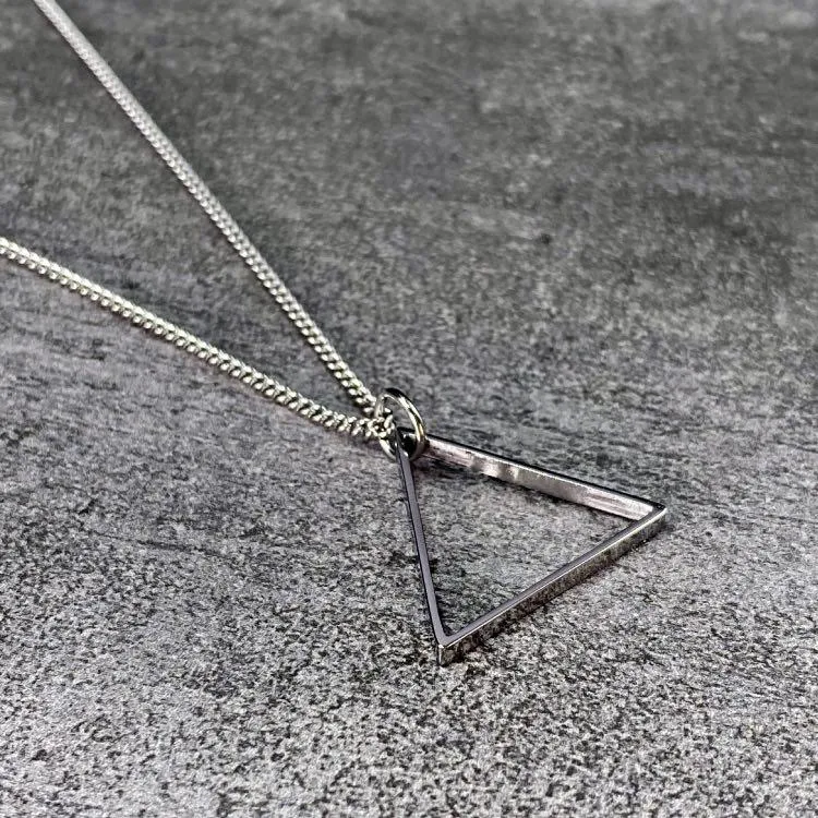 Minimal Triangle Necklace