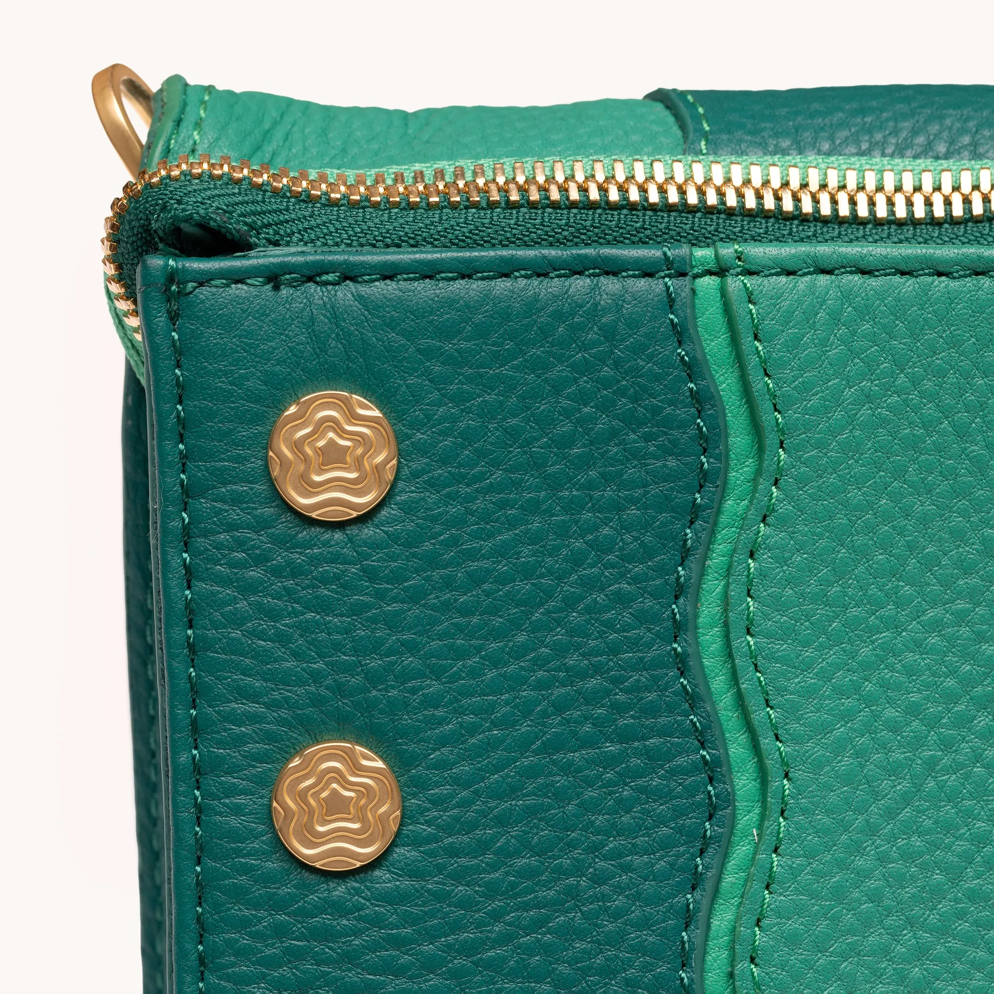 Montana Clutch | Wavy Dazey/Brushed Gold Dazey Rivet | Sml
