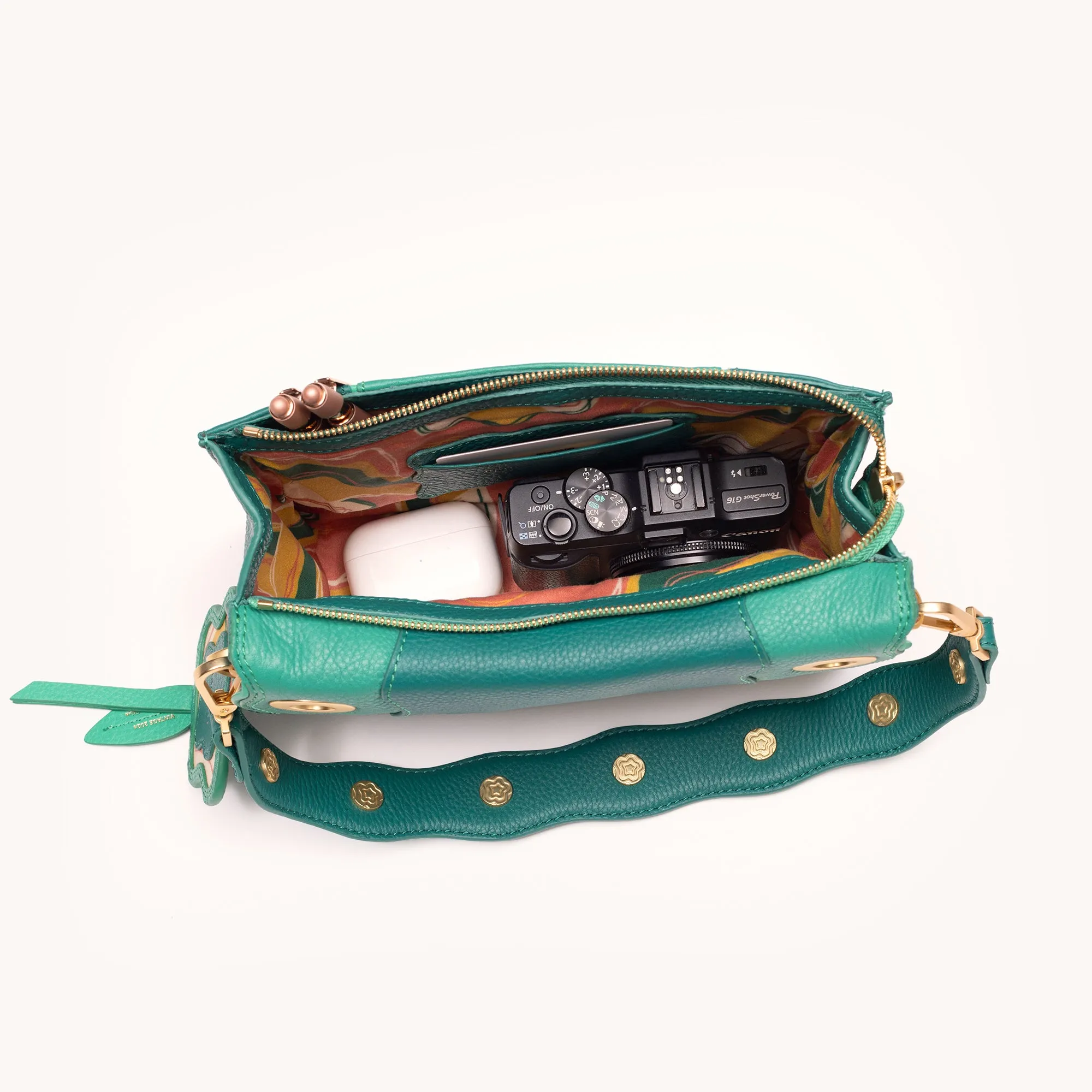 Montana Clutch | Wavy Dazey/Brushed Gold Dazey Rivet | Sml