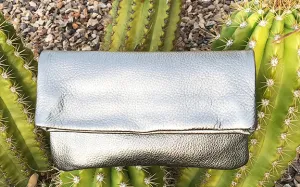 Olivia Clutch Pewter Pearl