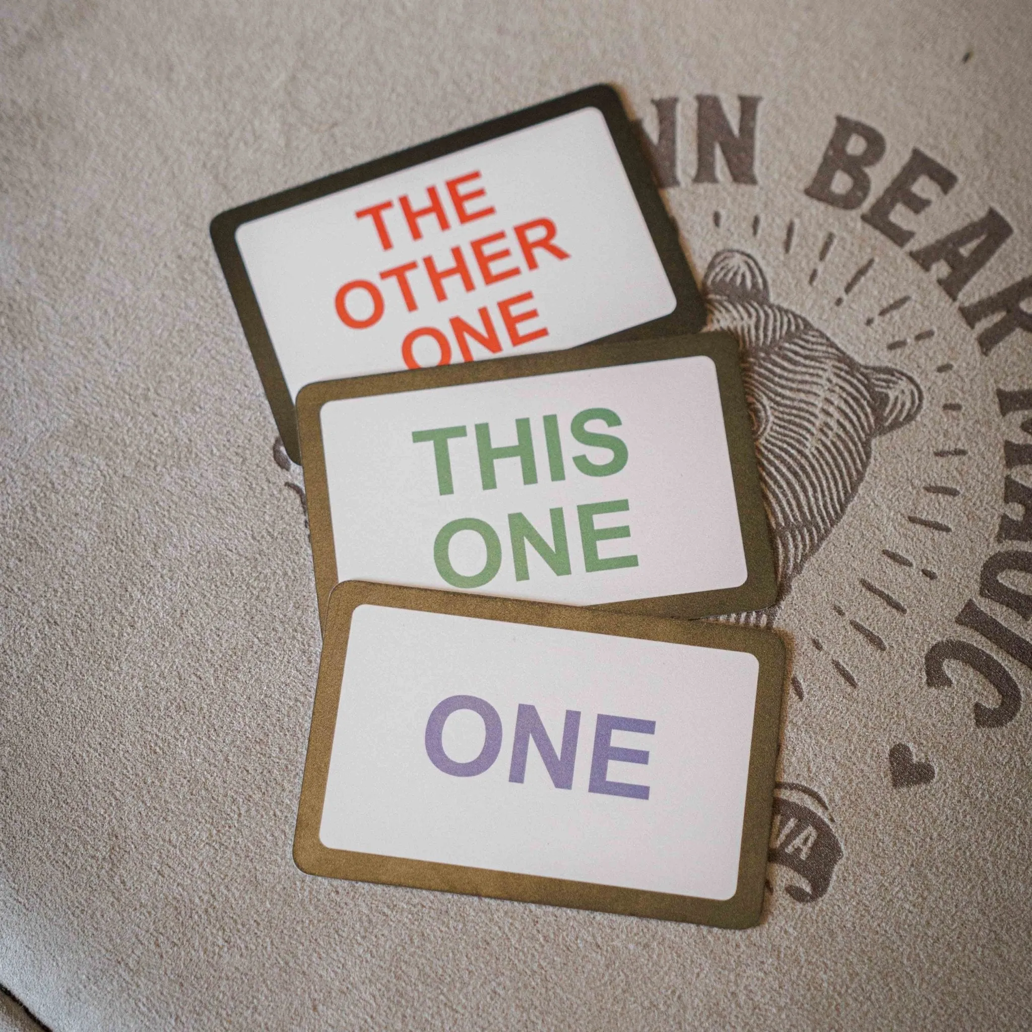 One Card Monte par Iain Bailey