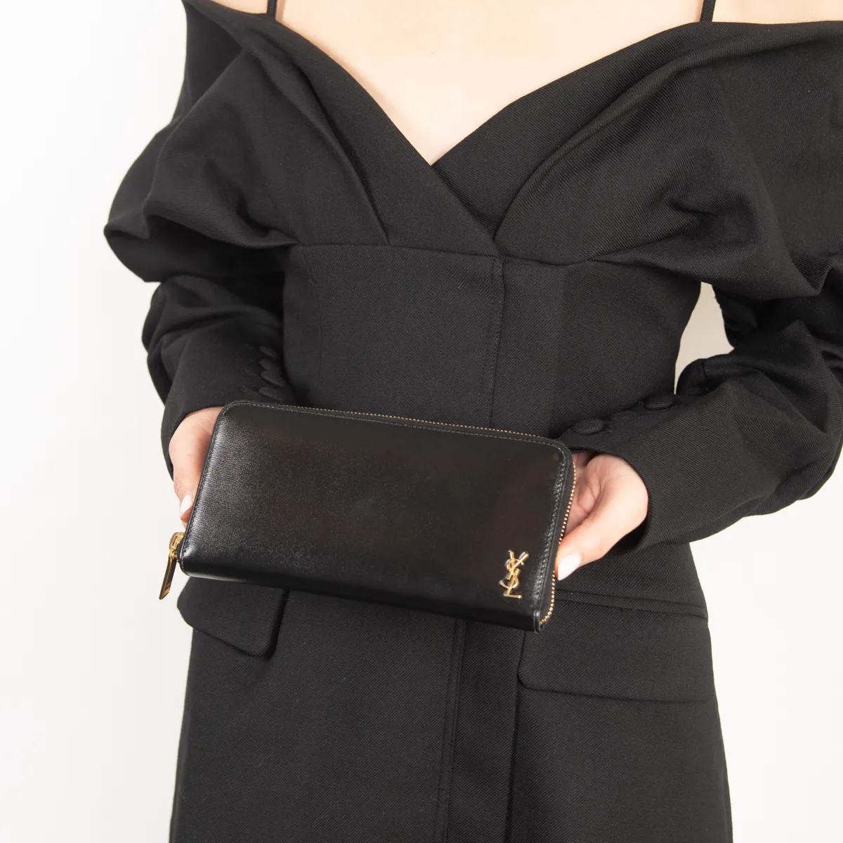Pre-Owned Yves Saint Laurent Tiny Cassandre Zip Around Wallet