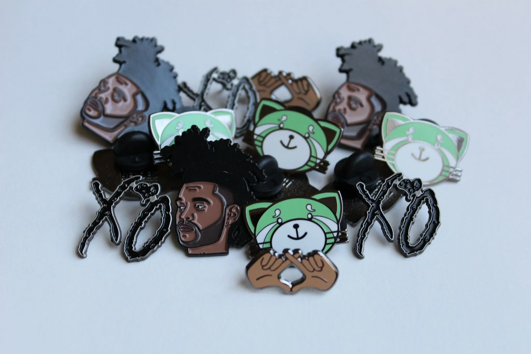 "XO Hands" Lapel Pin