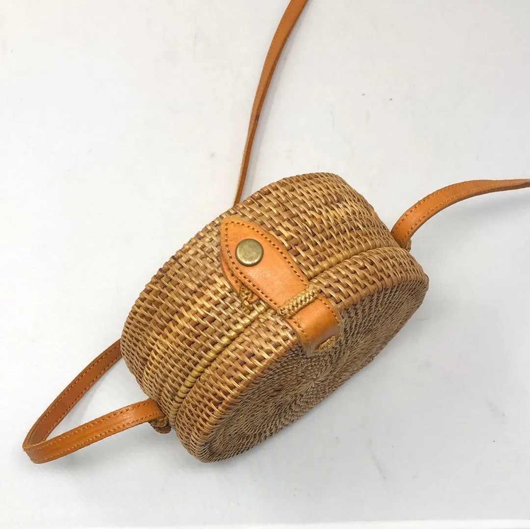 Round Straw Snap Closure crossbody Bag with Floral Interior