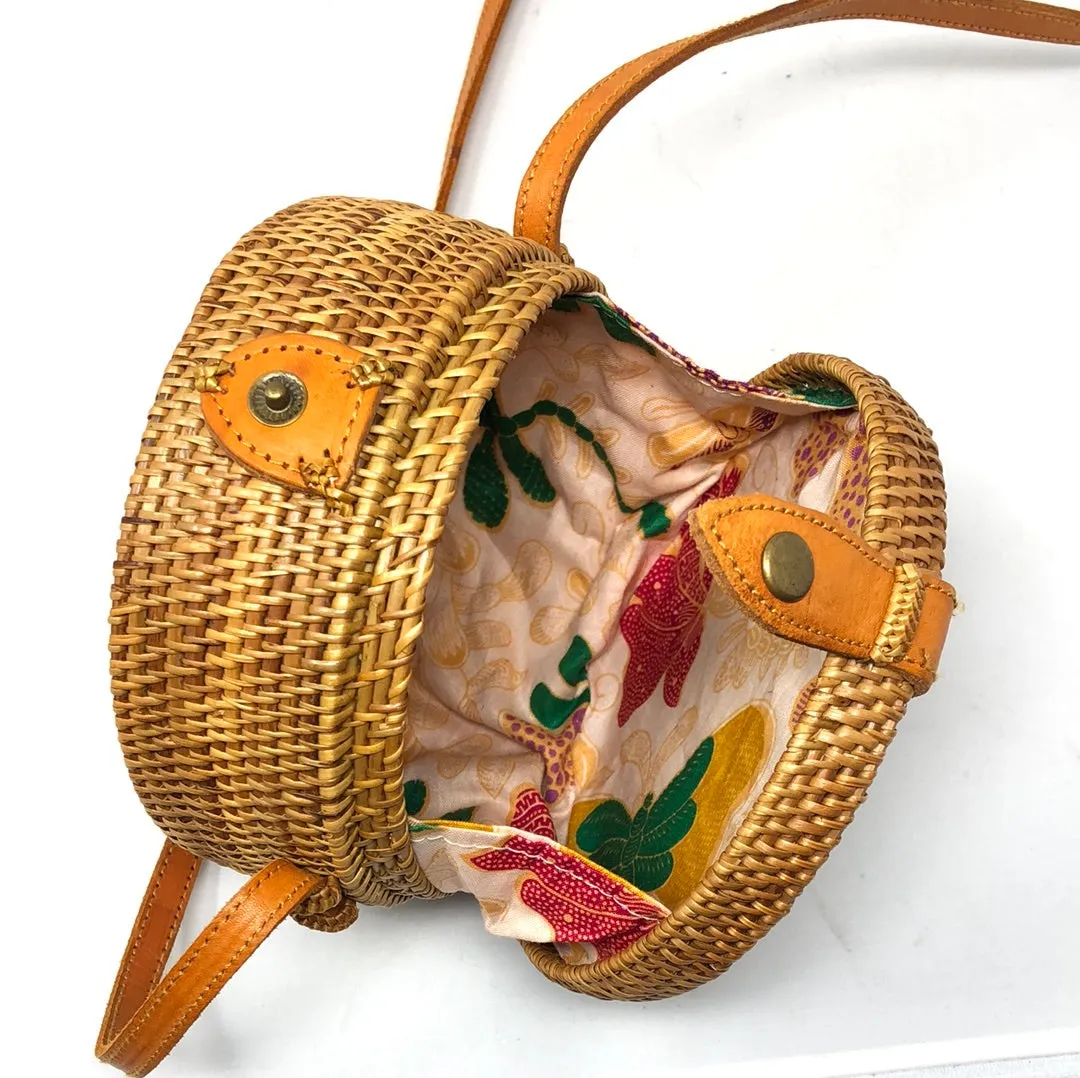 Round Straw Snap Closure crossbody Bag with Floral Interior