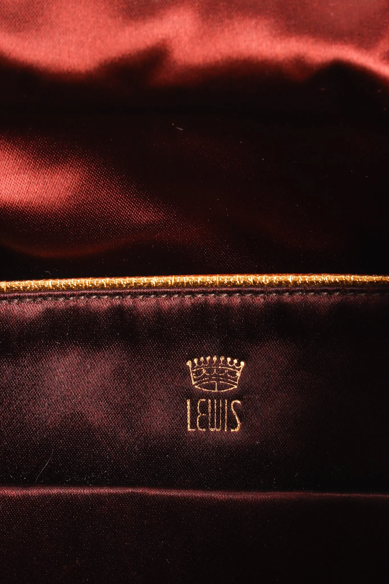 Shell Frame Wool Pouch Bag