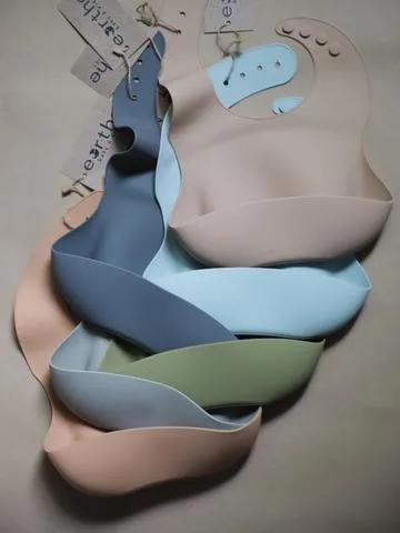 SILICONE BIBS