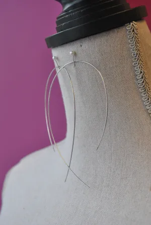 SIMPLE STATEMENT WIRE EARRINGS