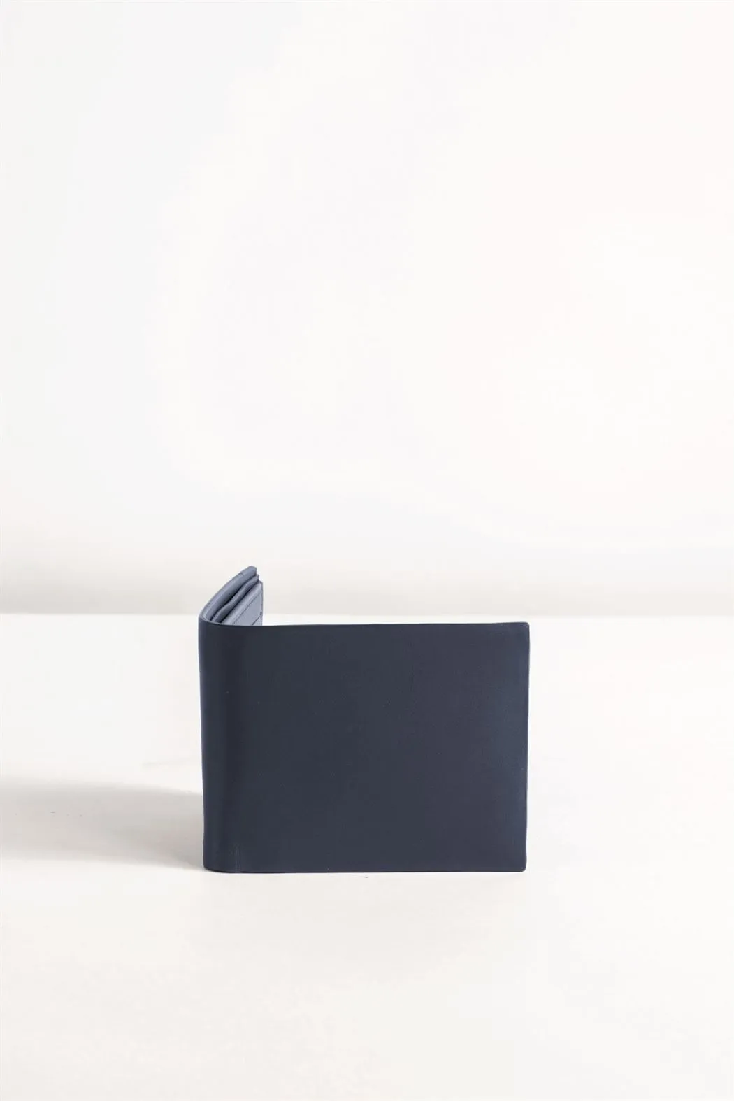 Tanned   I   Classic M Wallet    Wallet  Navy  TO/MW-NVY  I Leather Bag