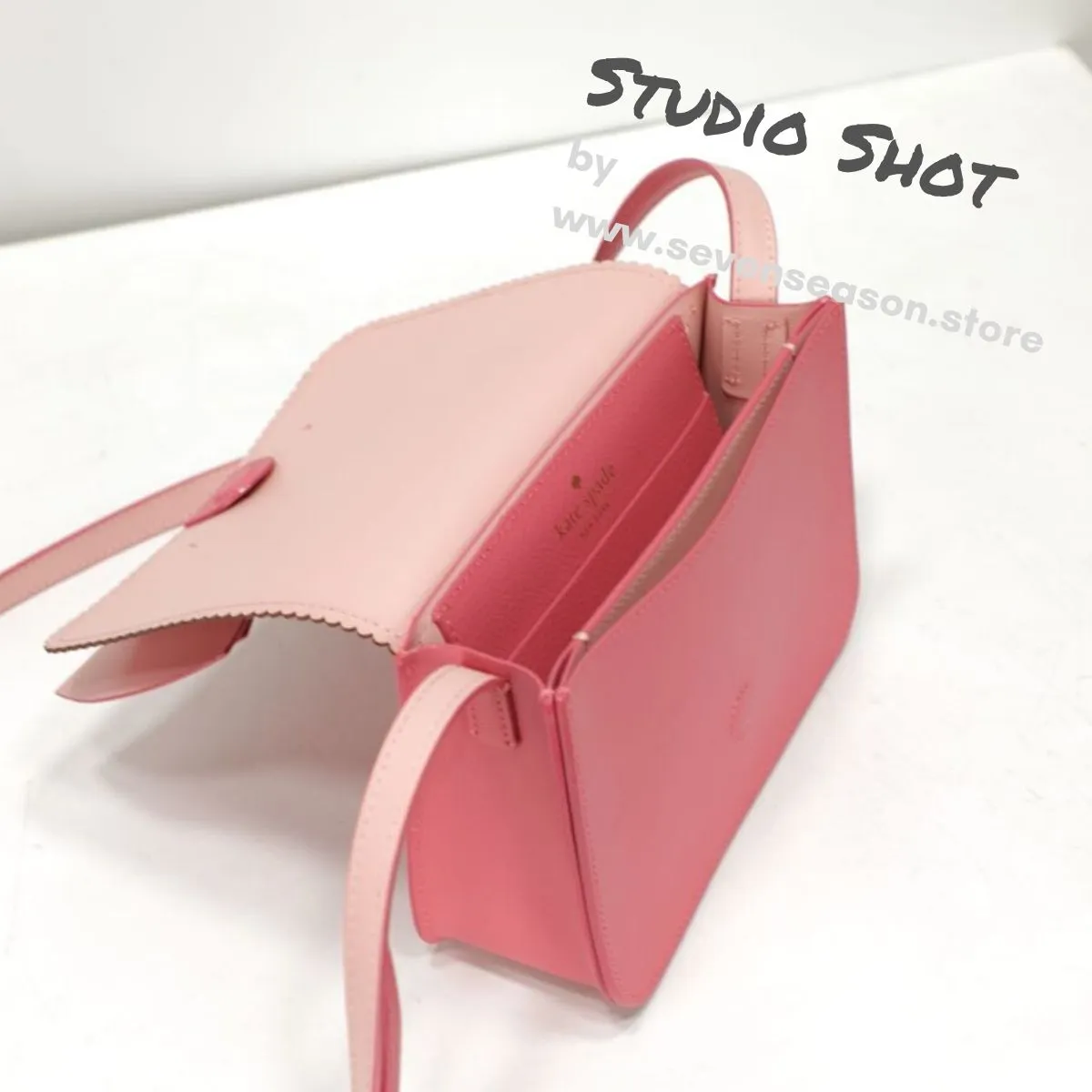 Vanderbilt Place Hanni Bow Pink Crossbody Bag
