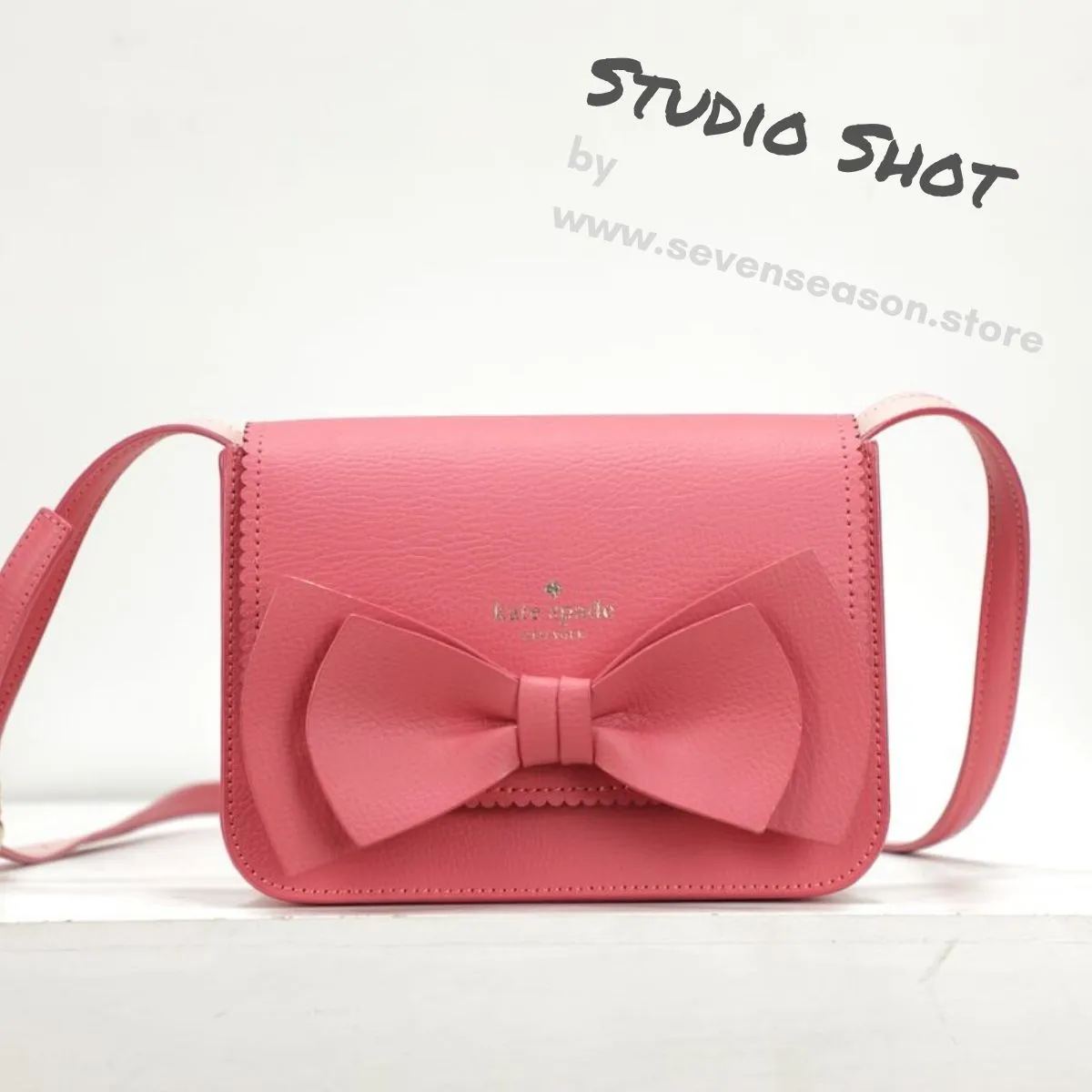 Vanderbilt Place Hanni Bow Pink Crossbody Bag