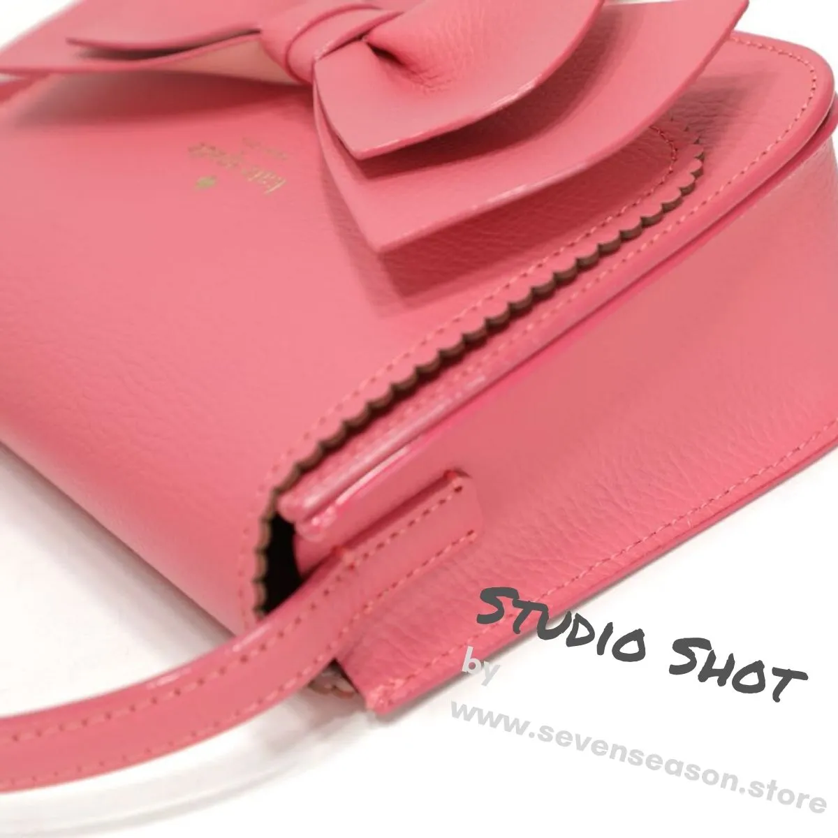 Vanderbilt Place Hanni Bow Pink Crossbody Bag